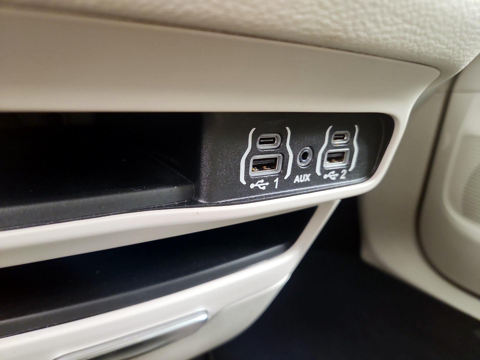 Thumbnail: 2023 Chrysler Pacifica - 18