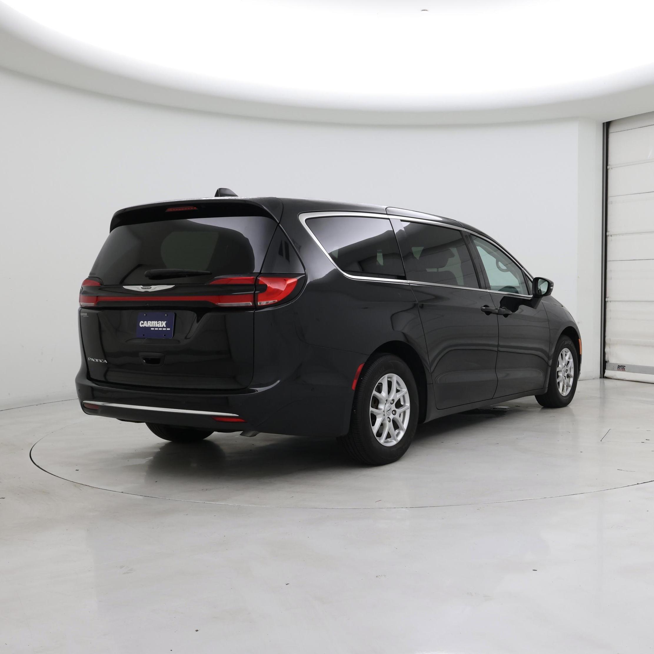 Thumbnail: 2023 Chrysler Pacifica - 8