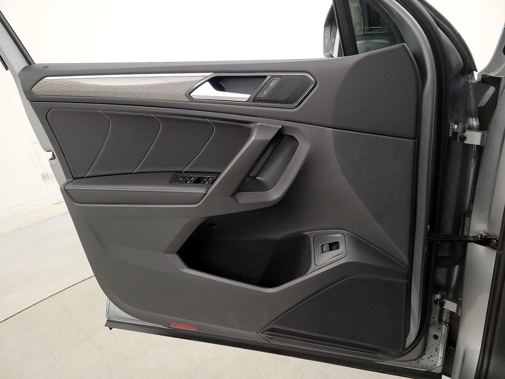 Thumbnail: 2022 Volkswagen Tiguan - 12