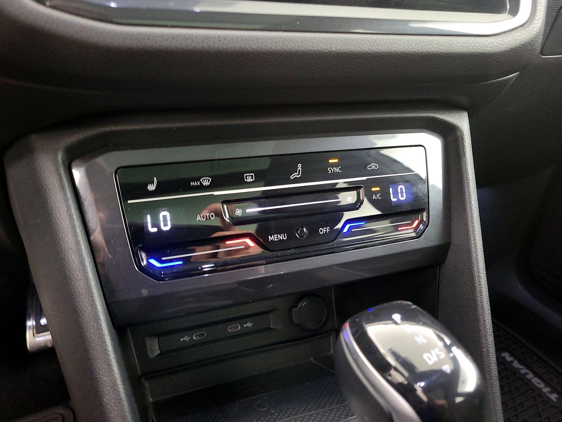 Thumbnail: 2022 Volkswagen Tiguan - 16