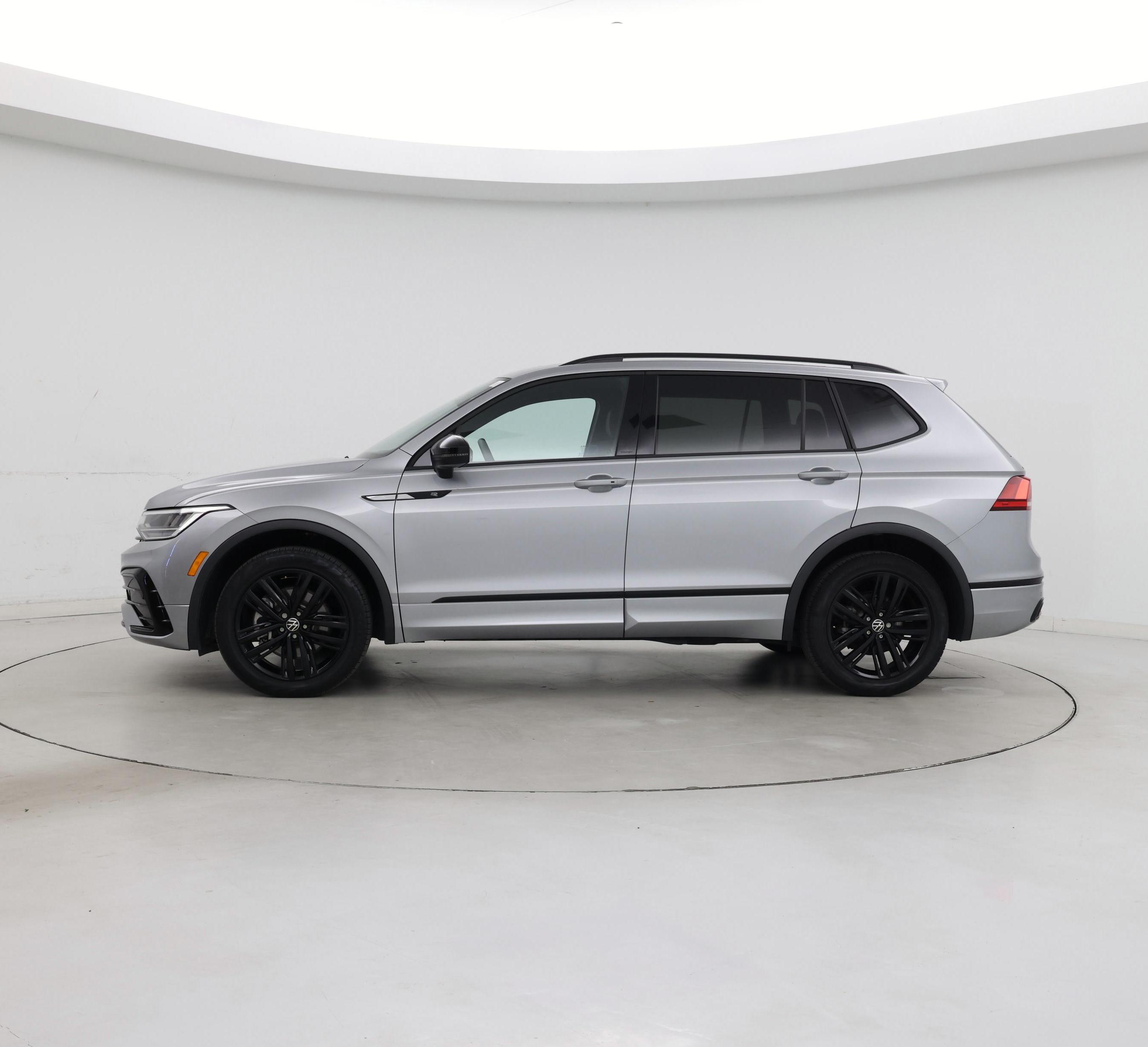 Thumbnail: 2022 Volkswagen Tiguan - 3