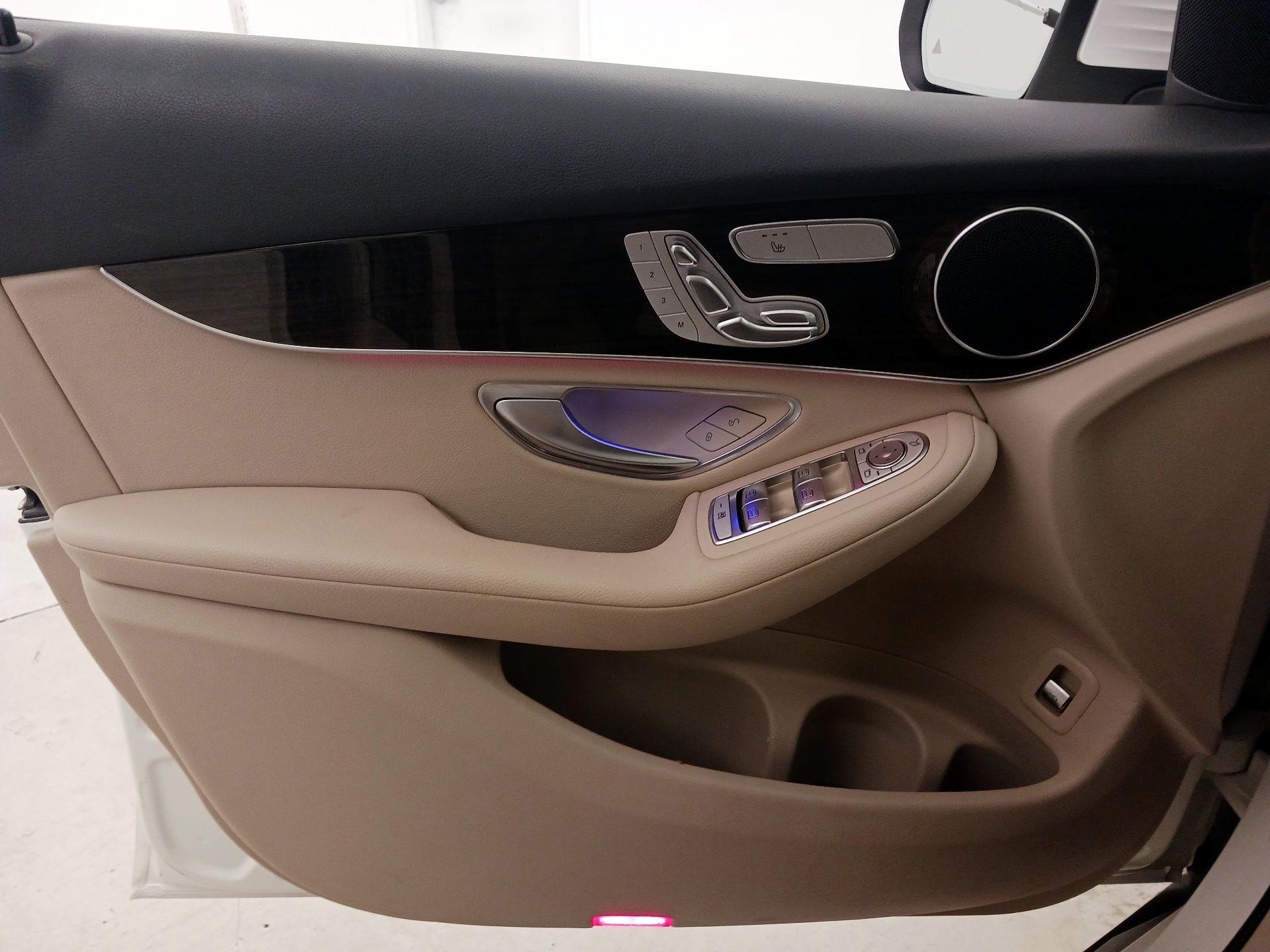 Thumbnail: 2022 Mercedes-Benz GLC - 12