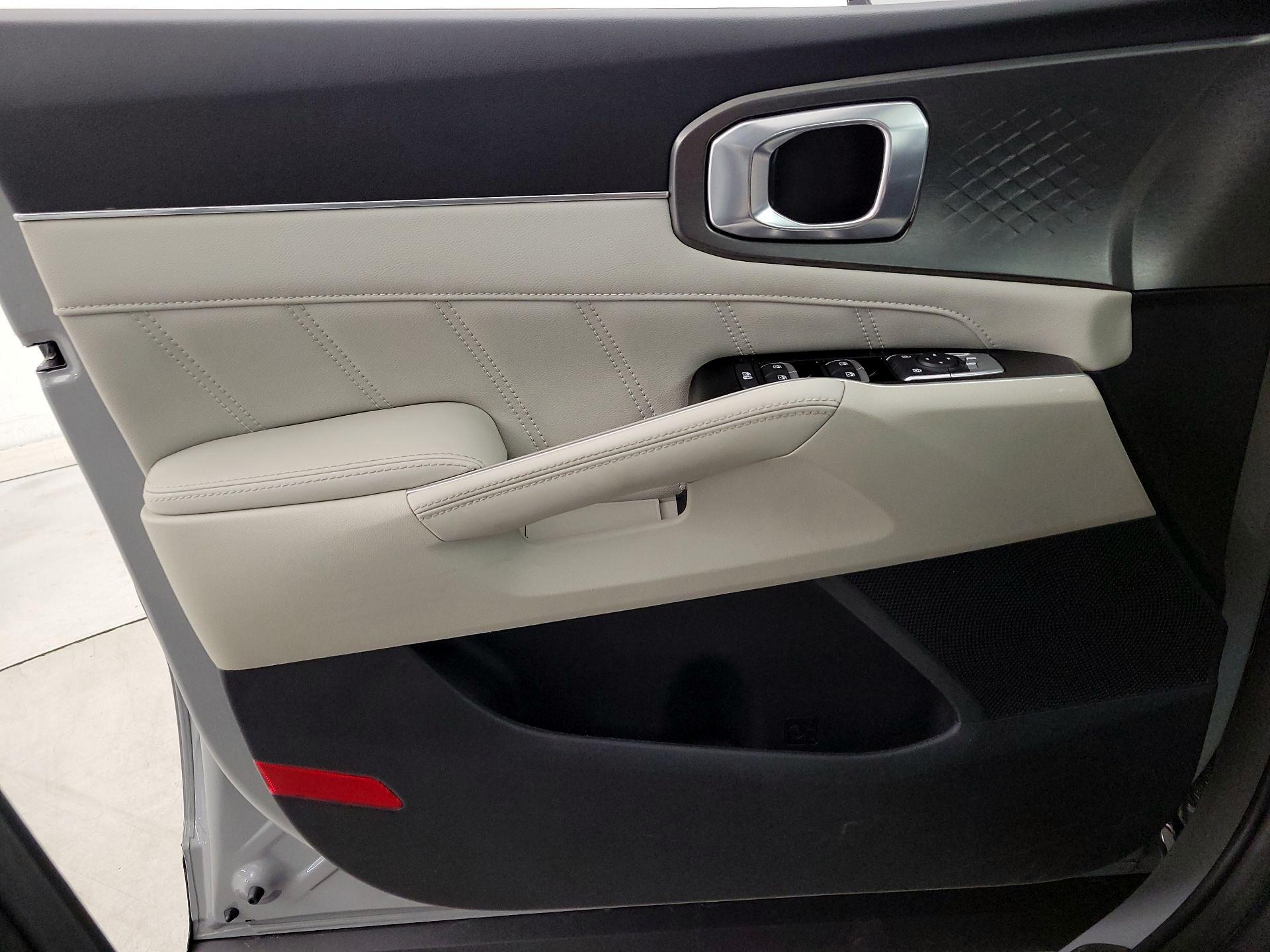 Thumbnail: 2022 Kia Sorento - 12