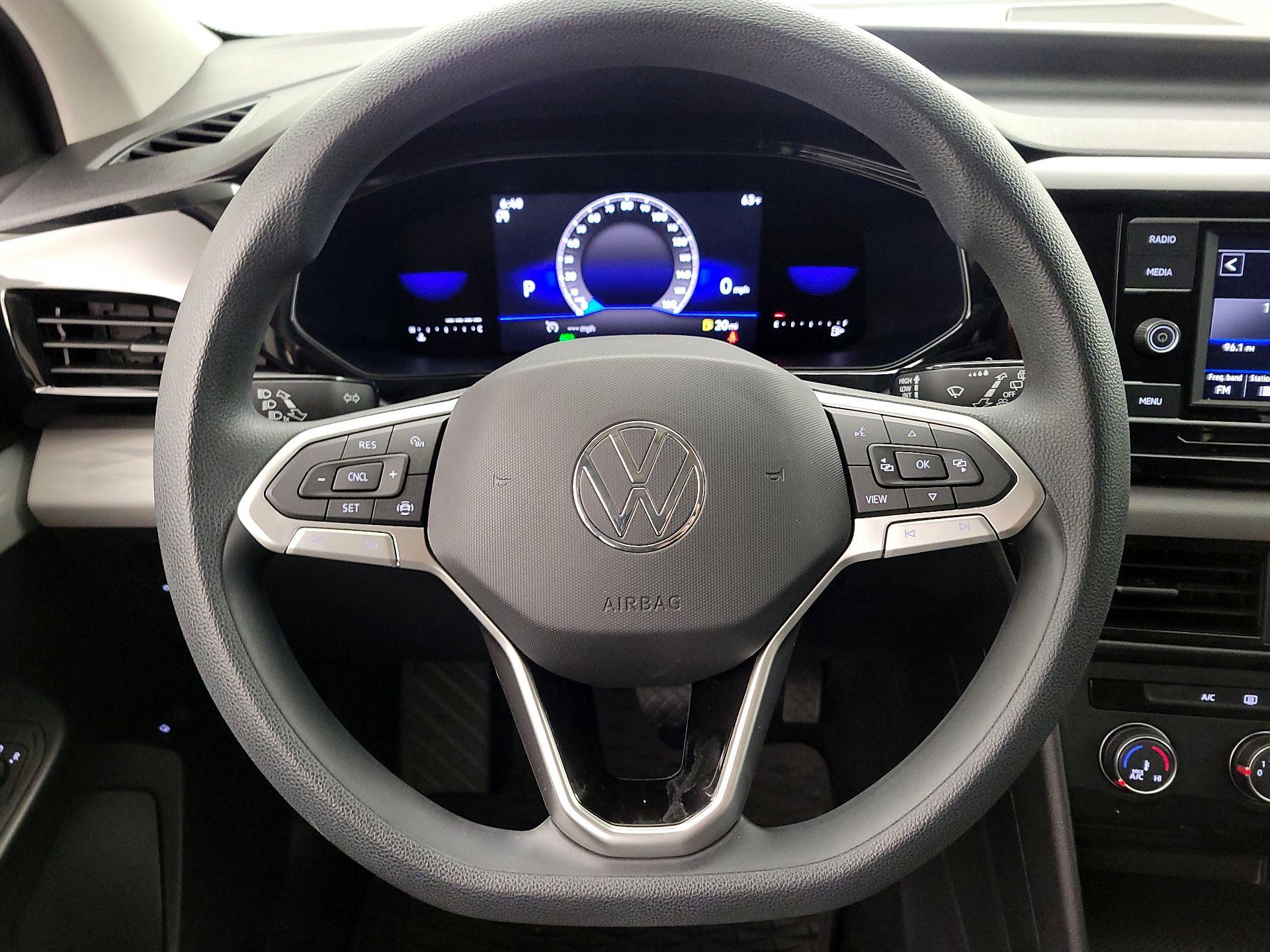 Thumbnail: 2022 Volkswagen Taos - 10