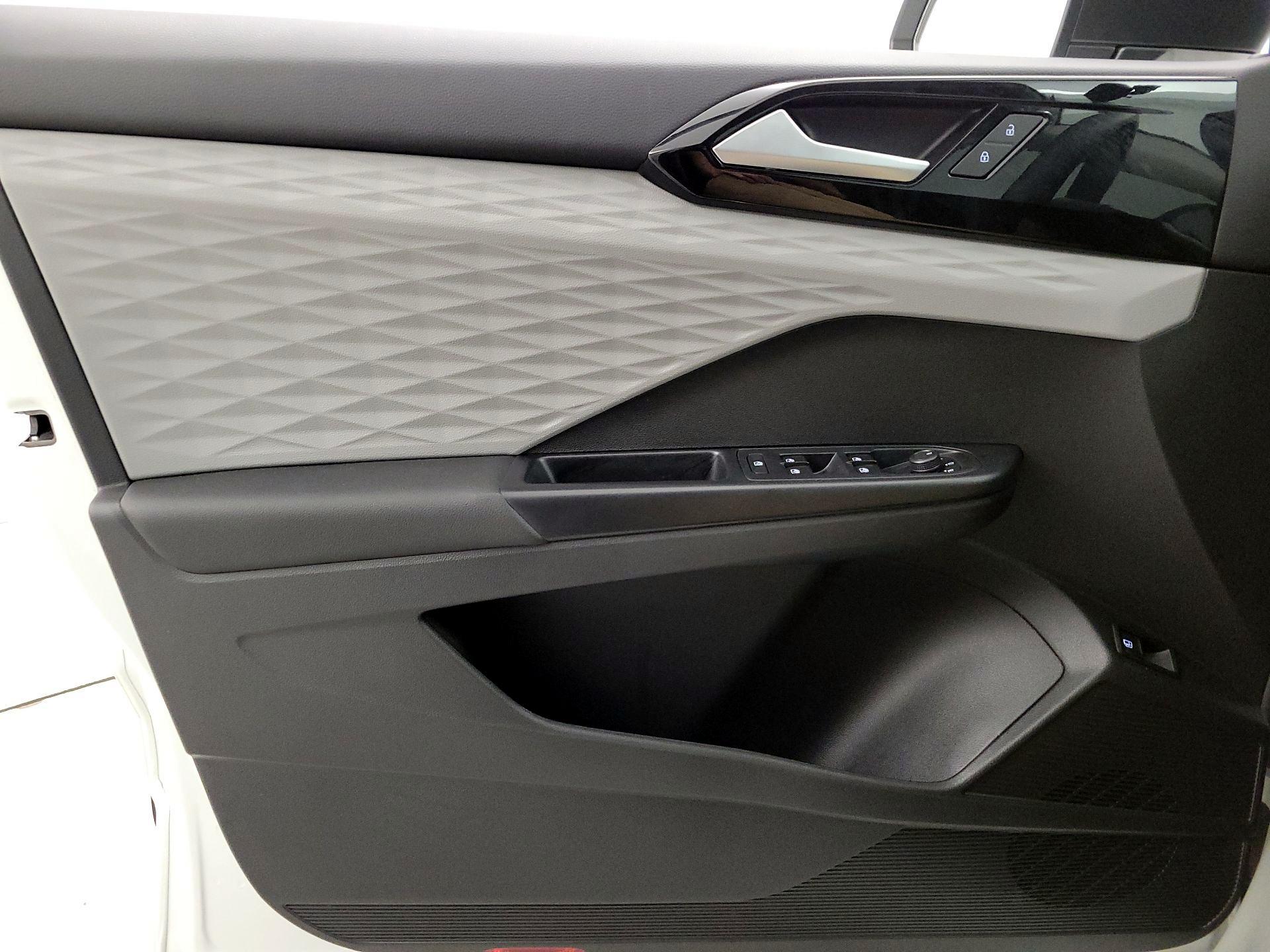 Thumbnail: 2022 Volkswagen Taos - 12