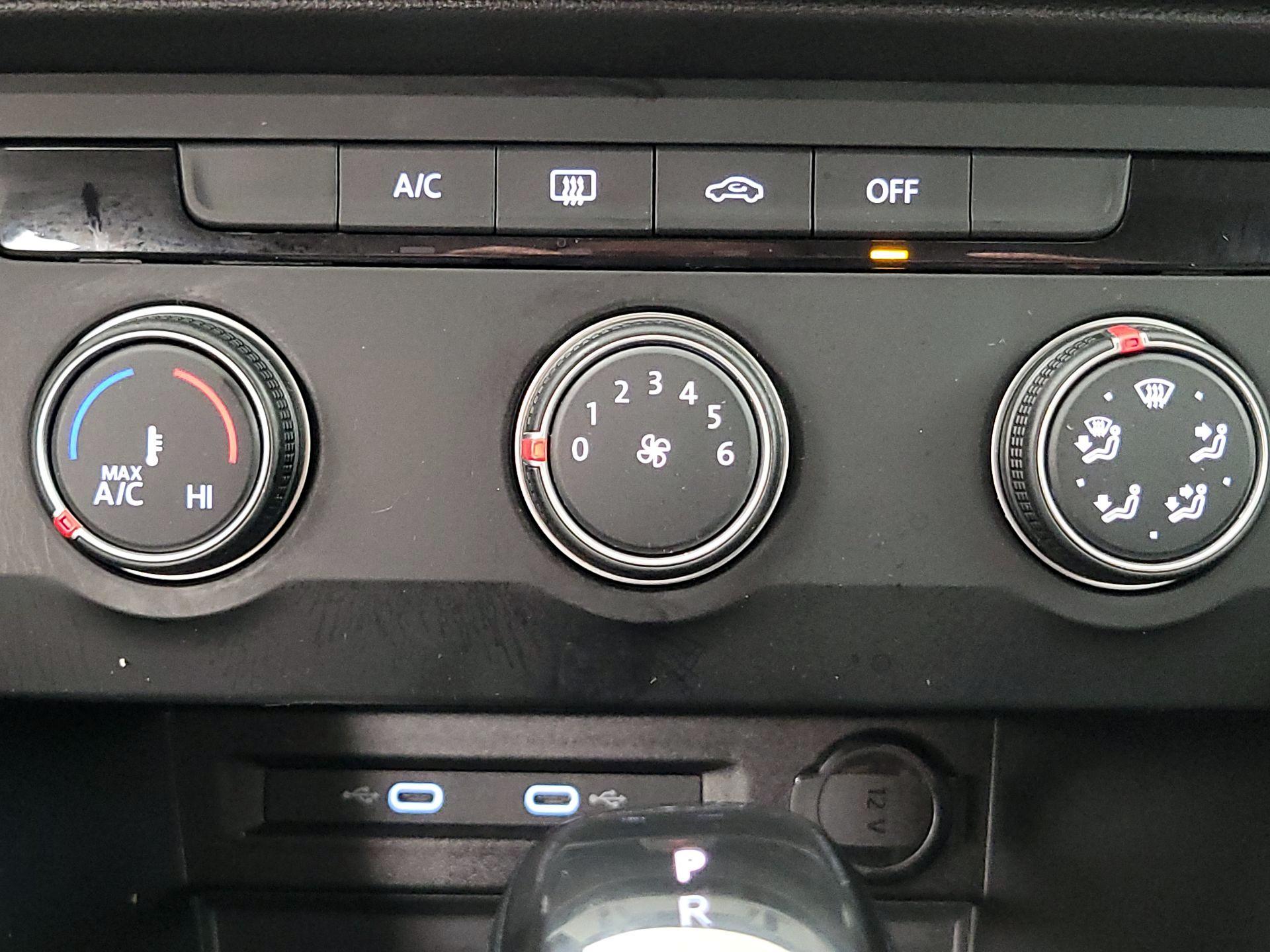 Thumbnail: 2022 Volkswagen Taos - 16