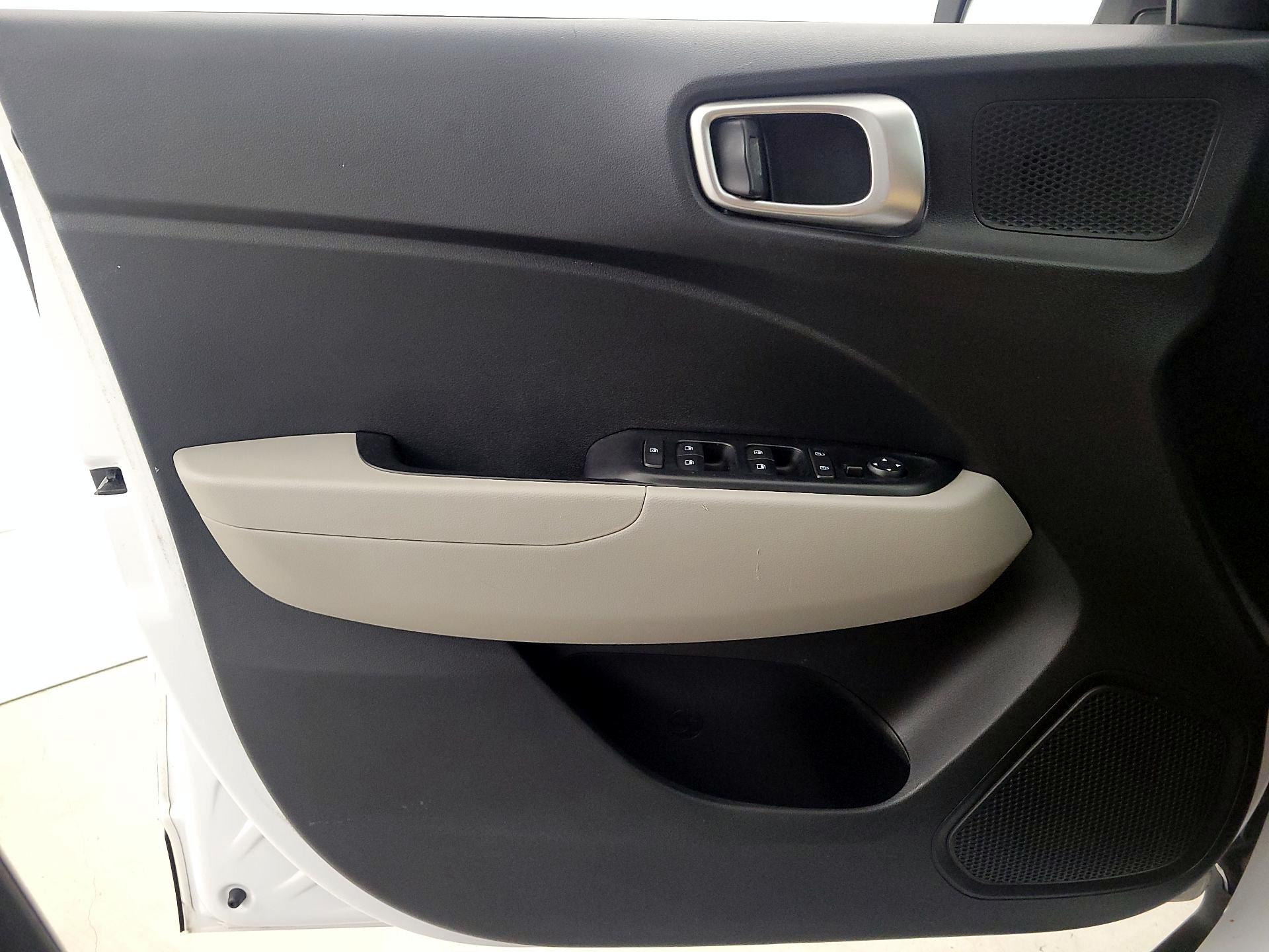 Thumbnail: 2023 Hyundai Venue - 12