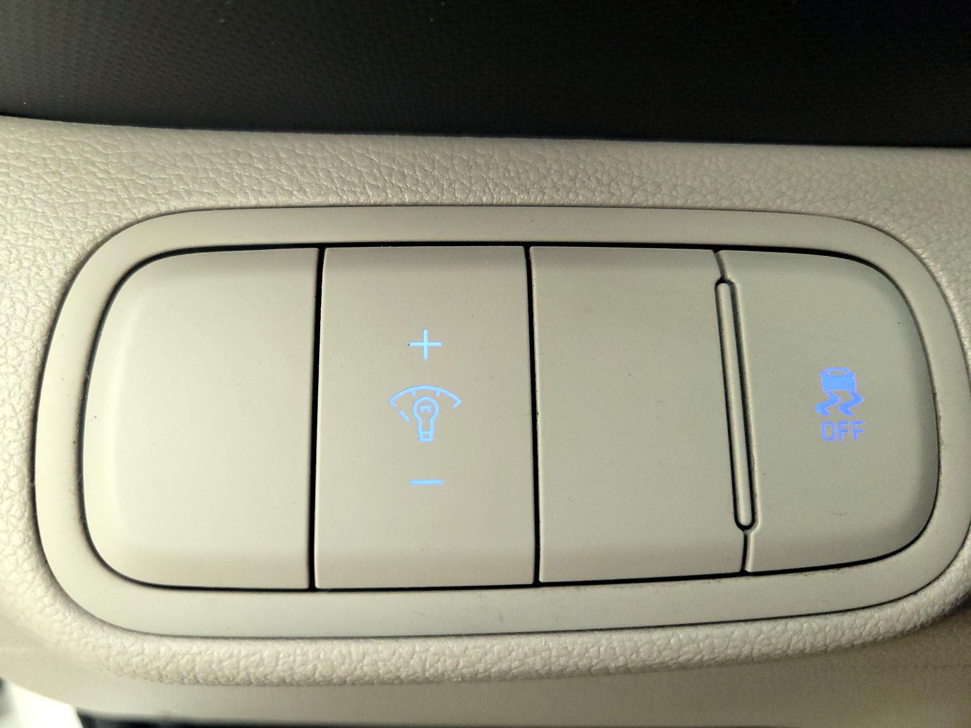 Thumbnail: 2023 Hyundai Venue - 13