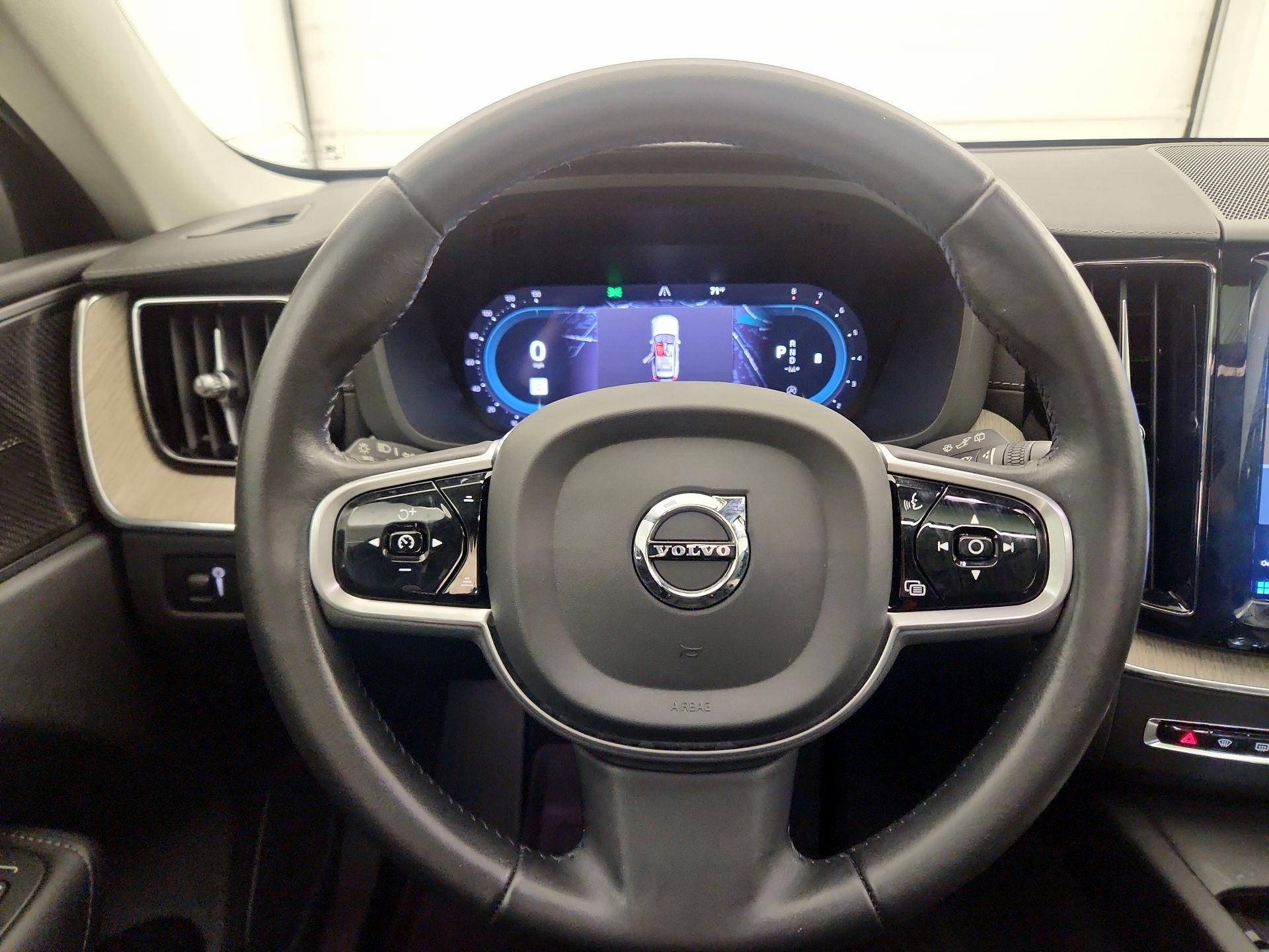 Thumbnail: 2022 Volvo XC60 - 10