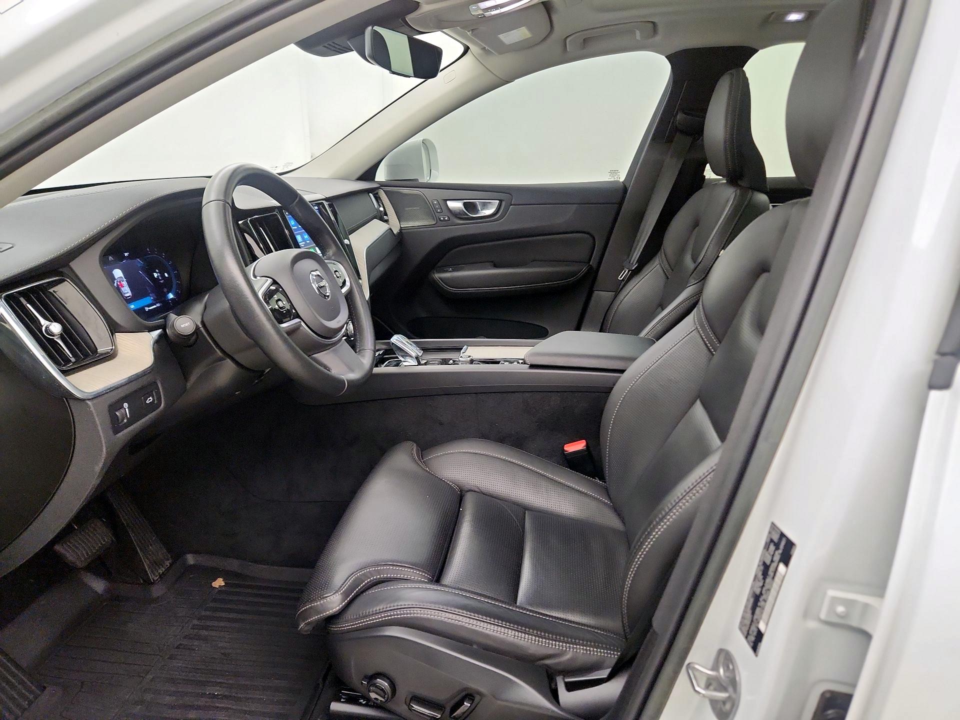 Thumbnail: 2022 Volvo XC60 - 11