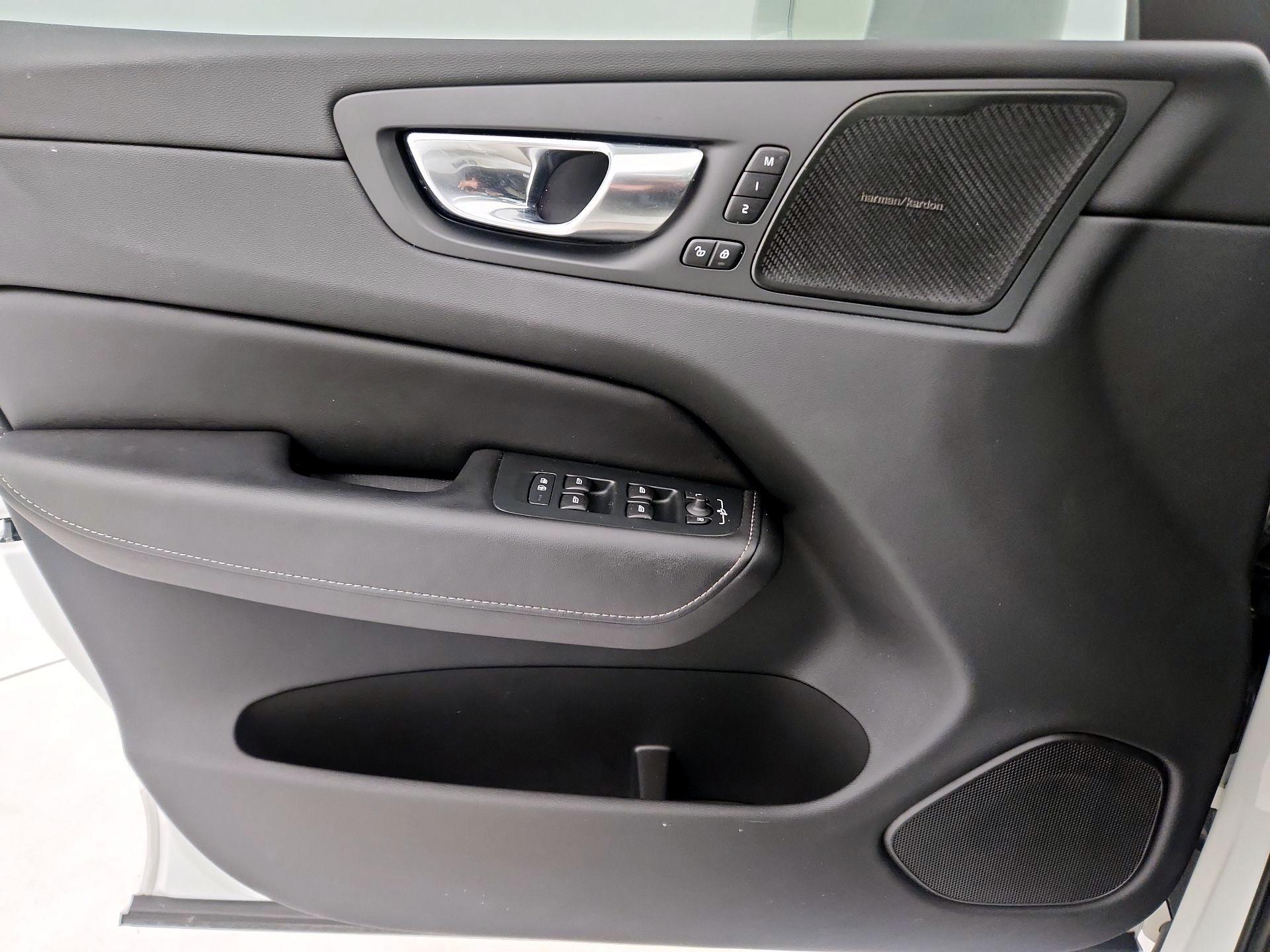 Thumbnail: 2022 Volvo XC60 - 12