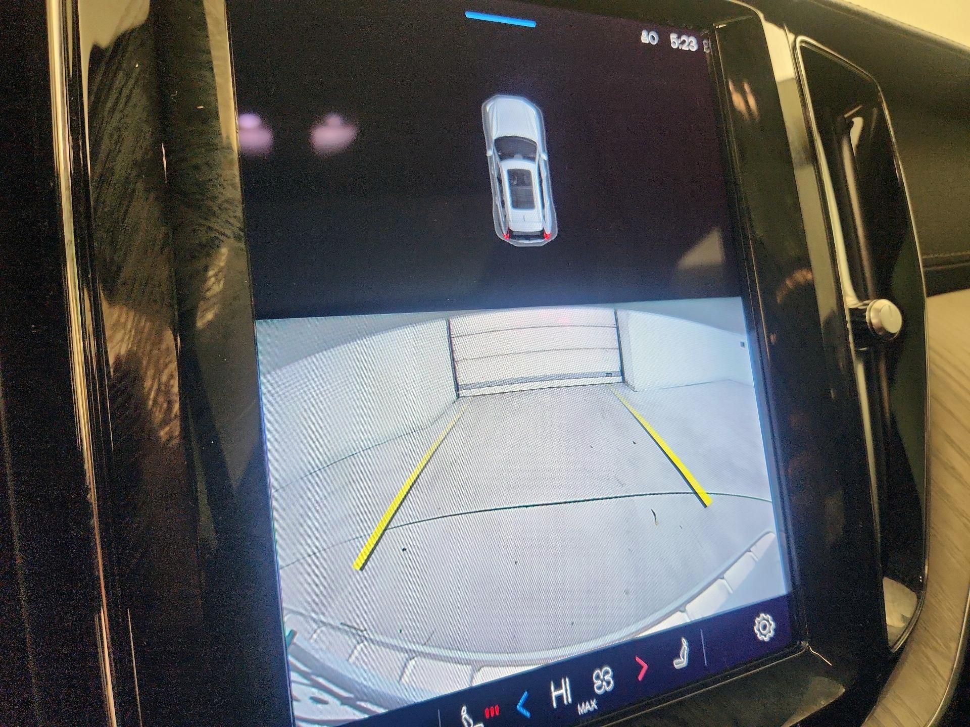 Thumbnail: 2022 Volvo XC60 - 14