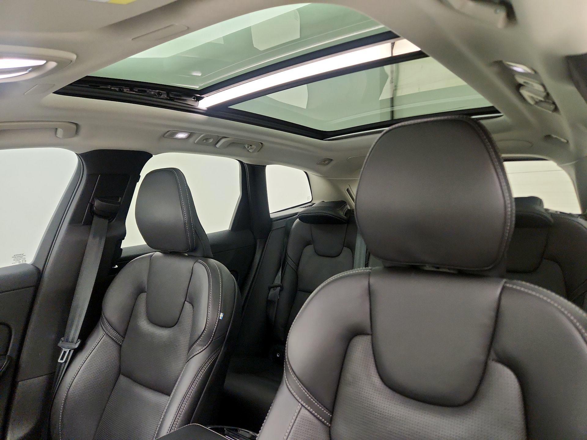 Thumbnail: 2022 Volvo XC60 - 19