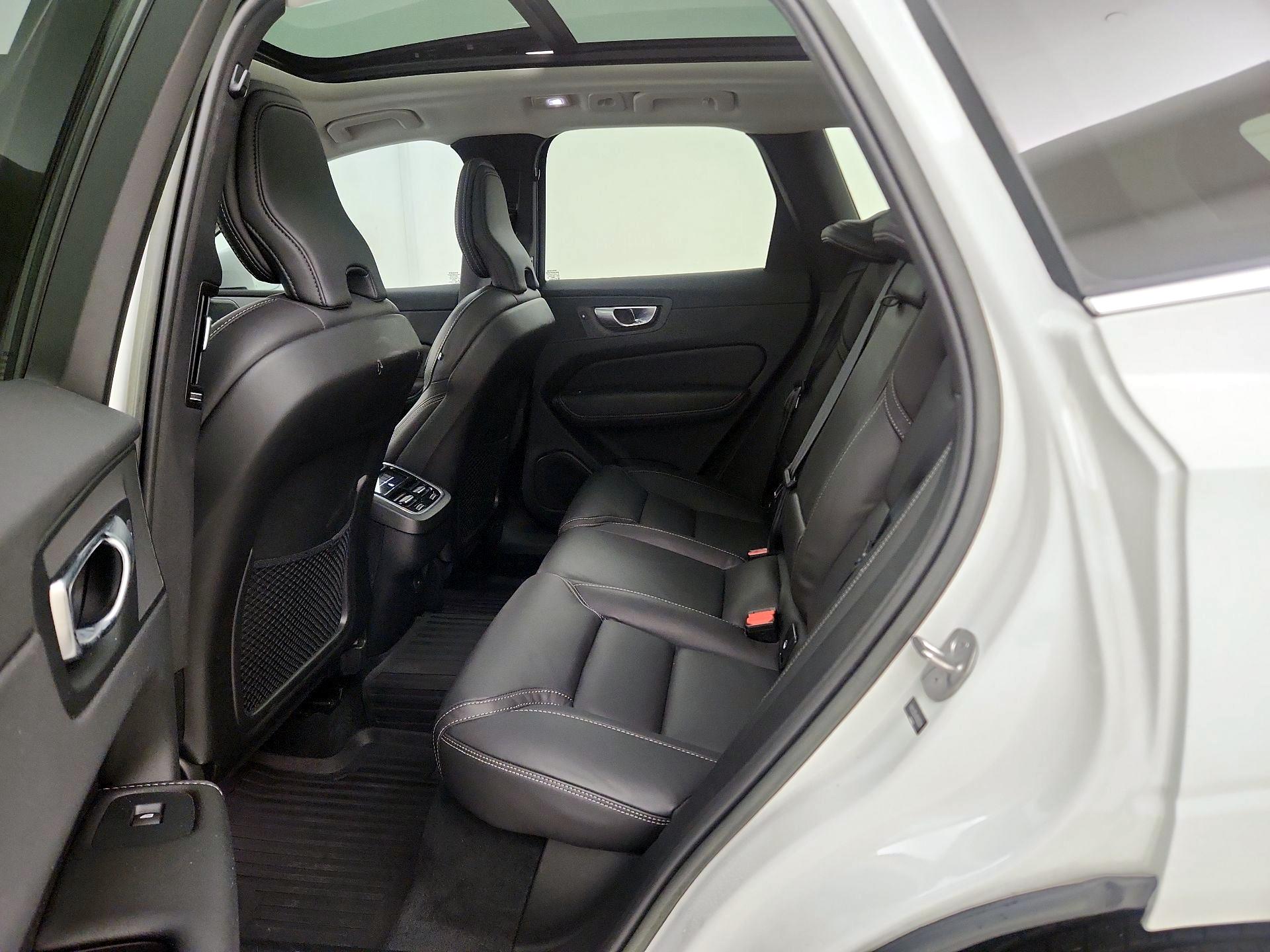 Thumbnail: 2022 Volvo XC60 - 20