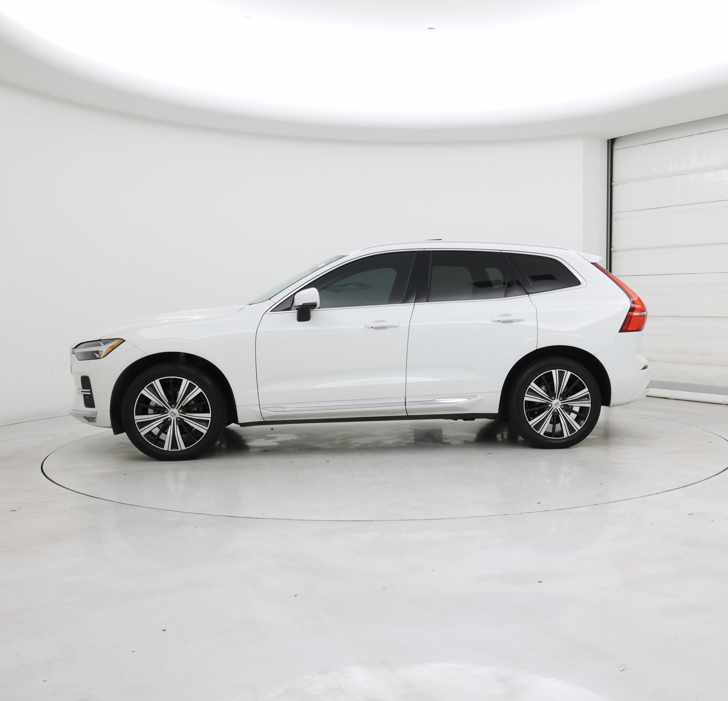 Thumbnail: 2022 Volvo XC60 - 3