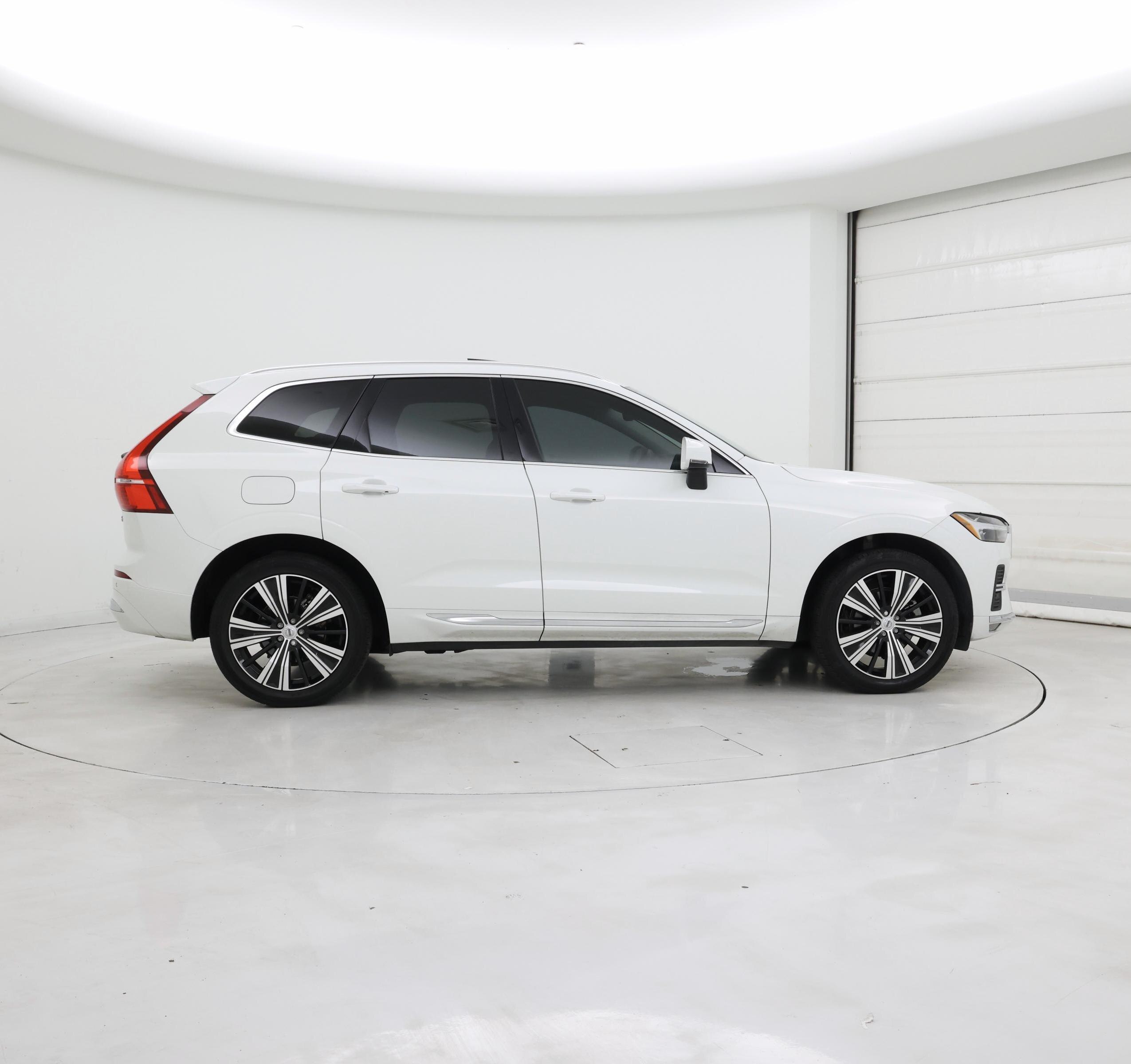Thumbnail: 2022 Volvo XC60 - 7