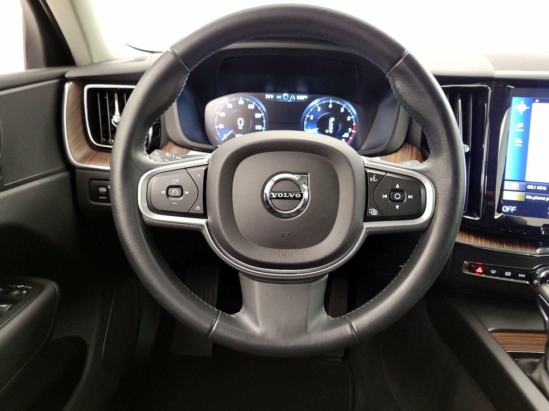 Thumbnail: 2021 Volvo XC60 - 10