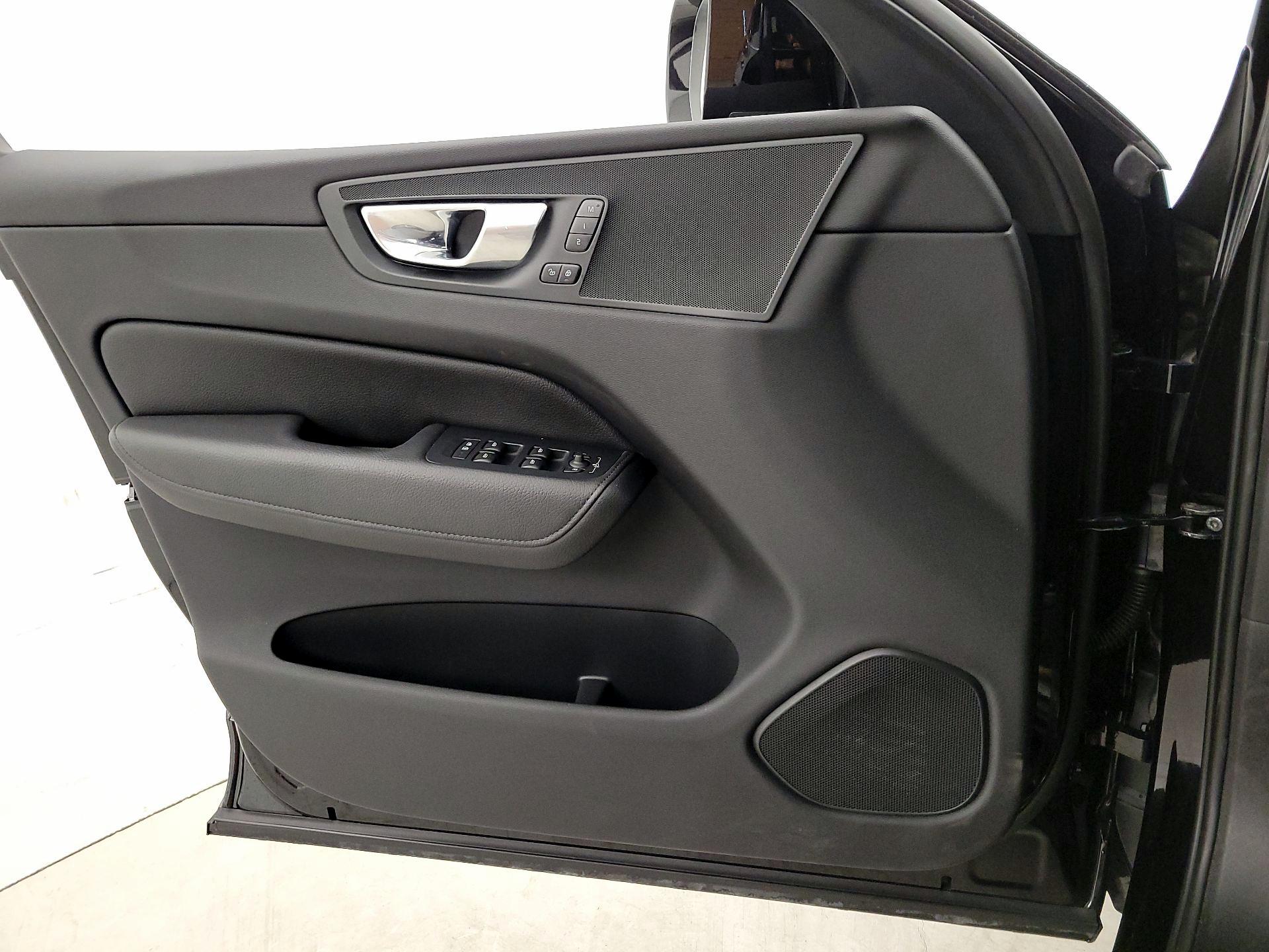 Thumbnail: 2021 Volvo XC60 - 12