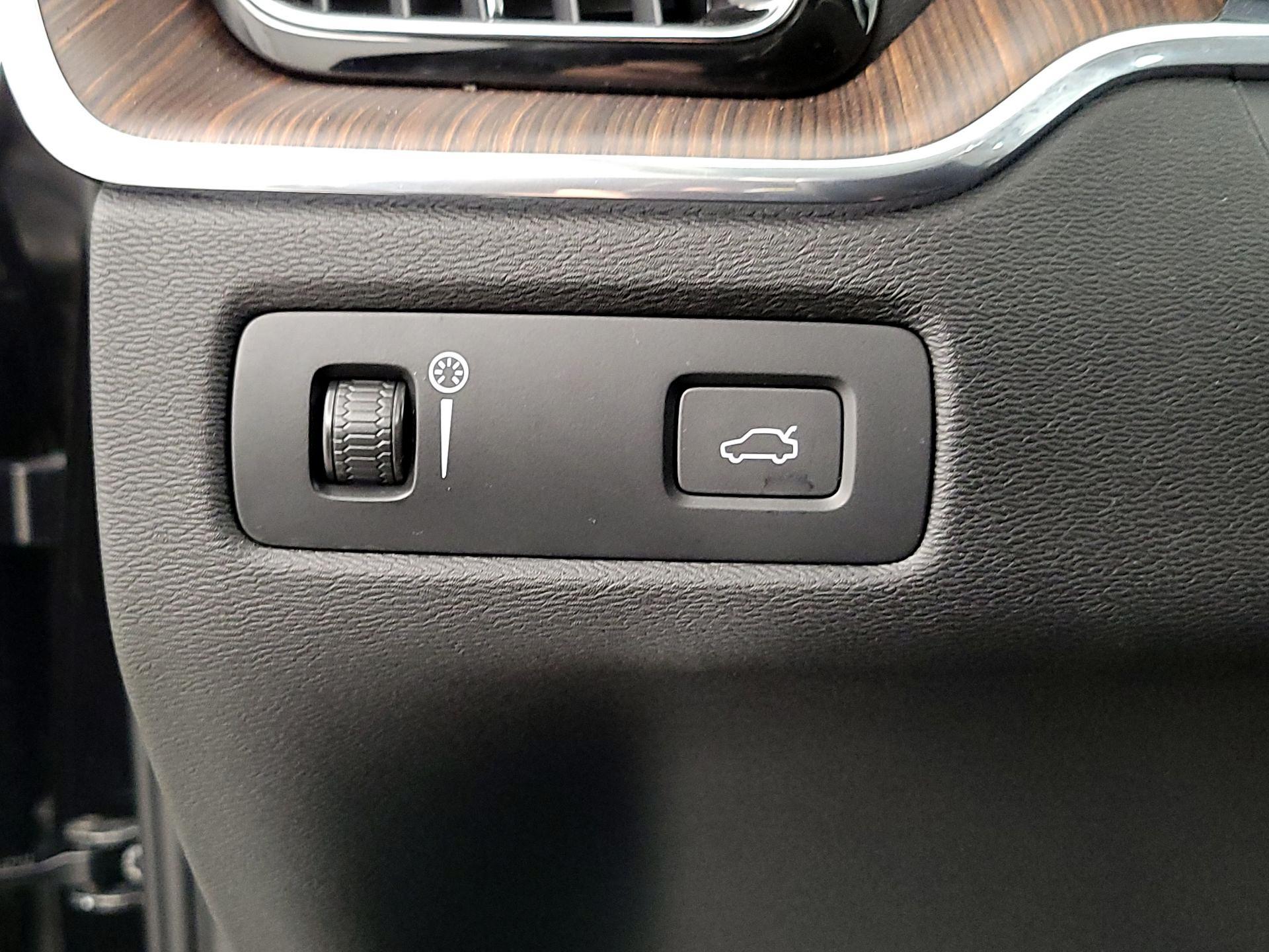 Thumbnail: 2021 Volvo XC60 - 13