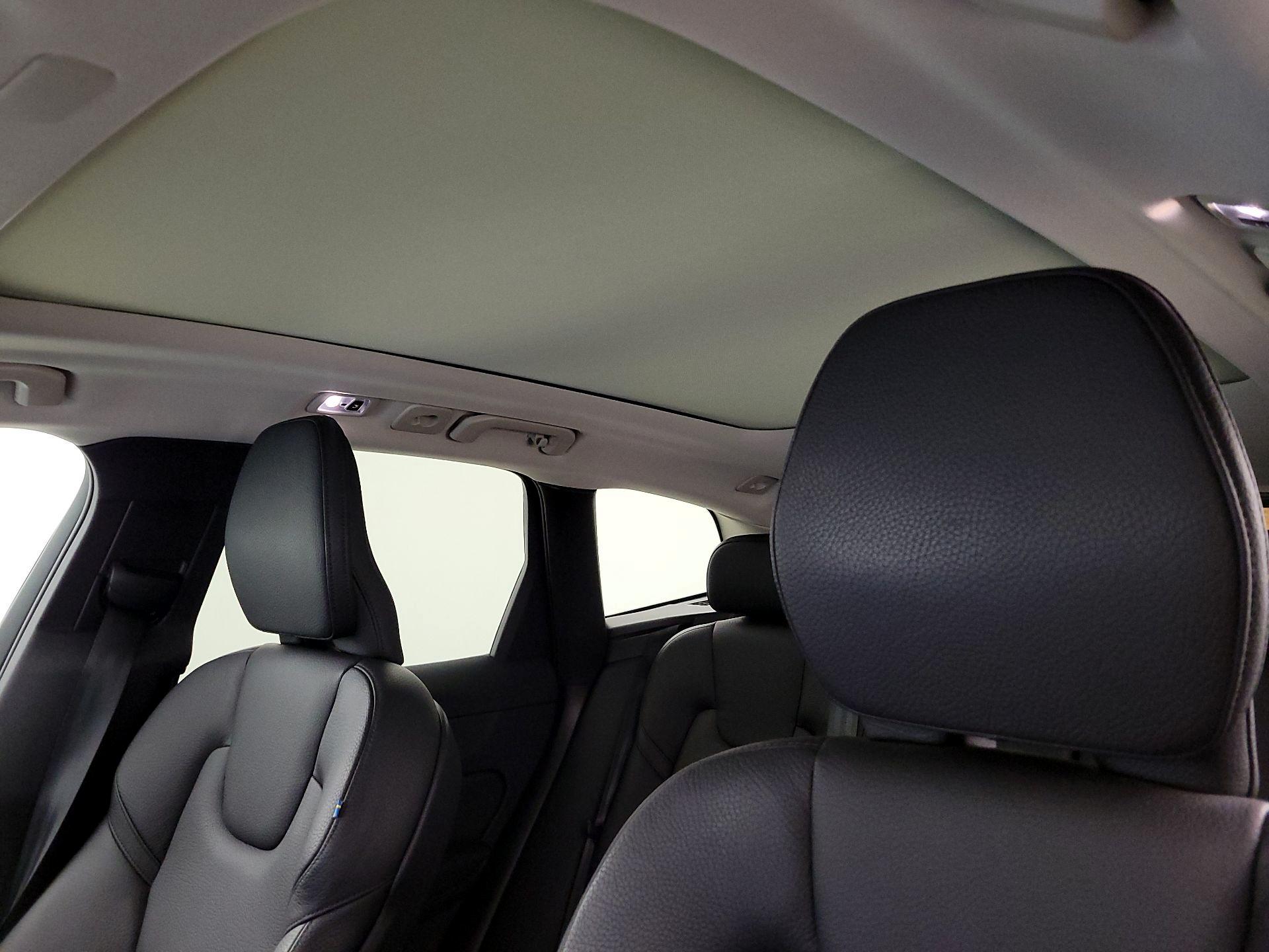 Thumbnail: 2021 Volvo XC60 - 20