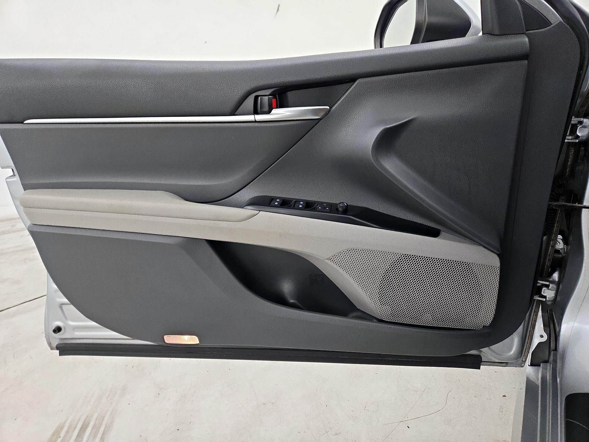 Thumbnail: 2019 Toyota Camry - 12