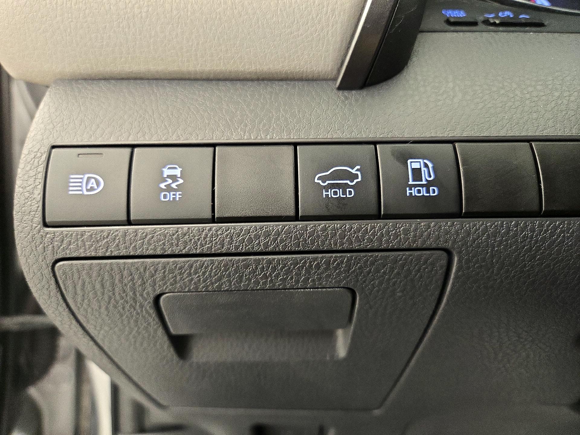 Thumbnail: 2019 Toyota Camry - 13