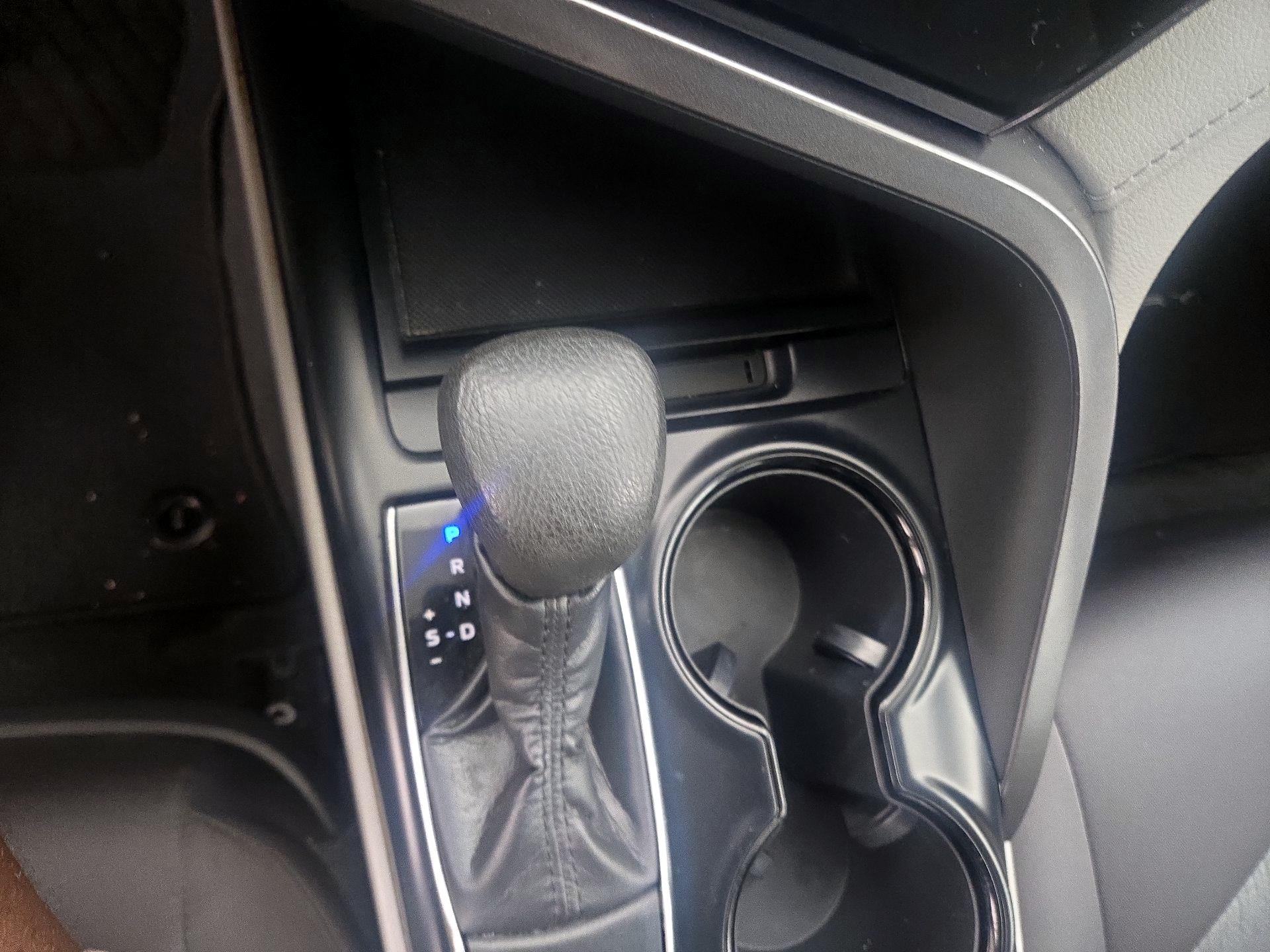 Thumbnail: 2019 Toyota Camry - 17