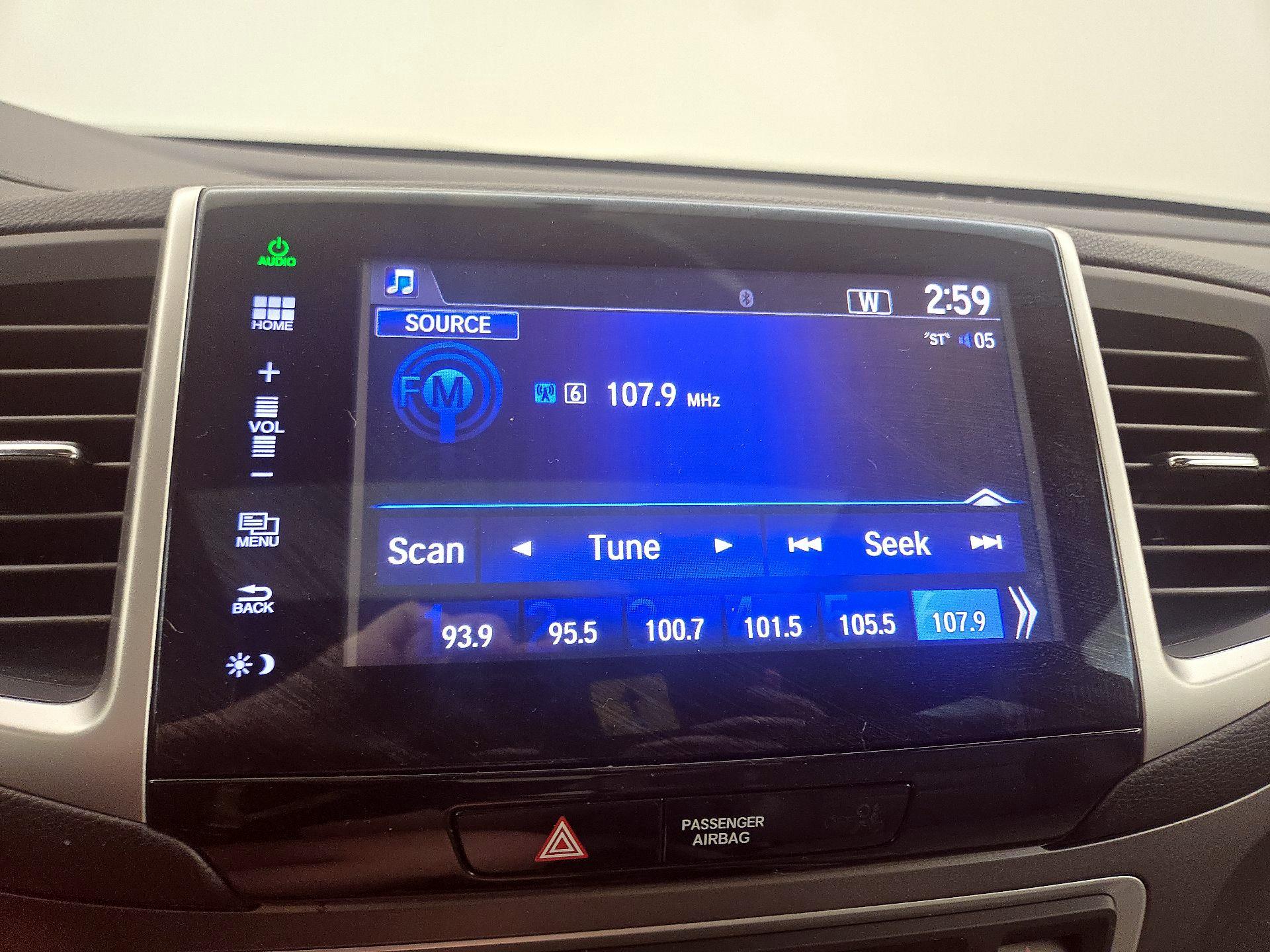 Thumbnail: 2016 Honda Pilot - 15