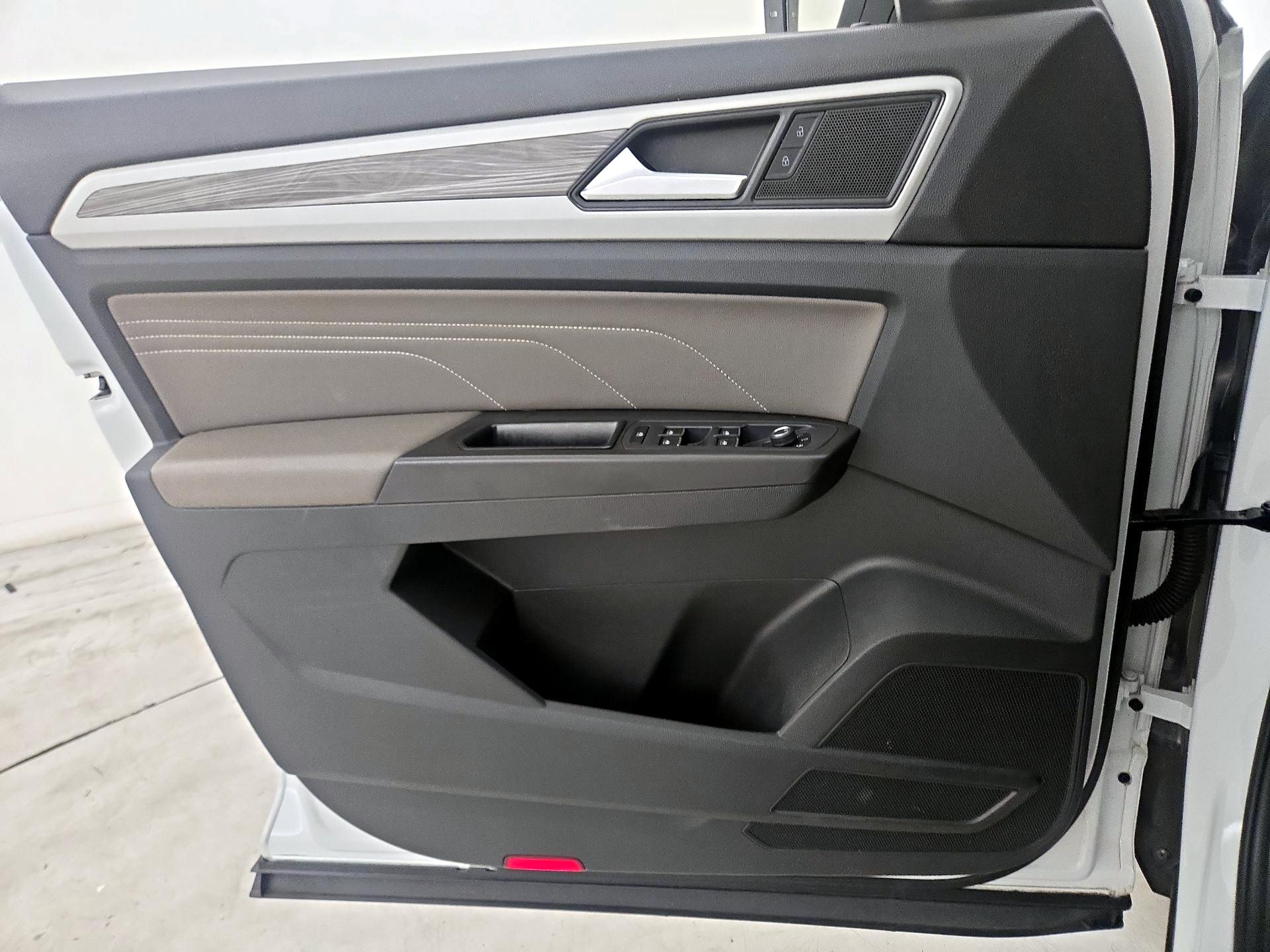 Thumbnail: 2022 Volkswagen Atlas - 12