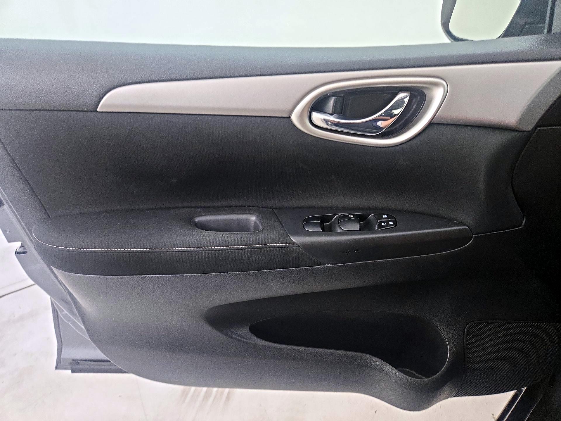 Thumbnail: 2015 Nissan Sentra - 12