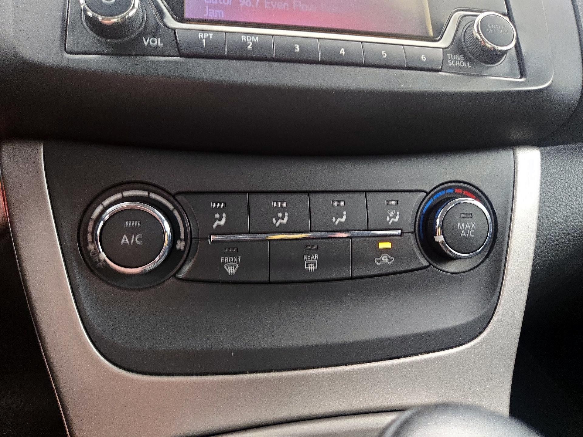 Thumbnail: 2015 Nissan Sentra - 16