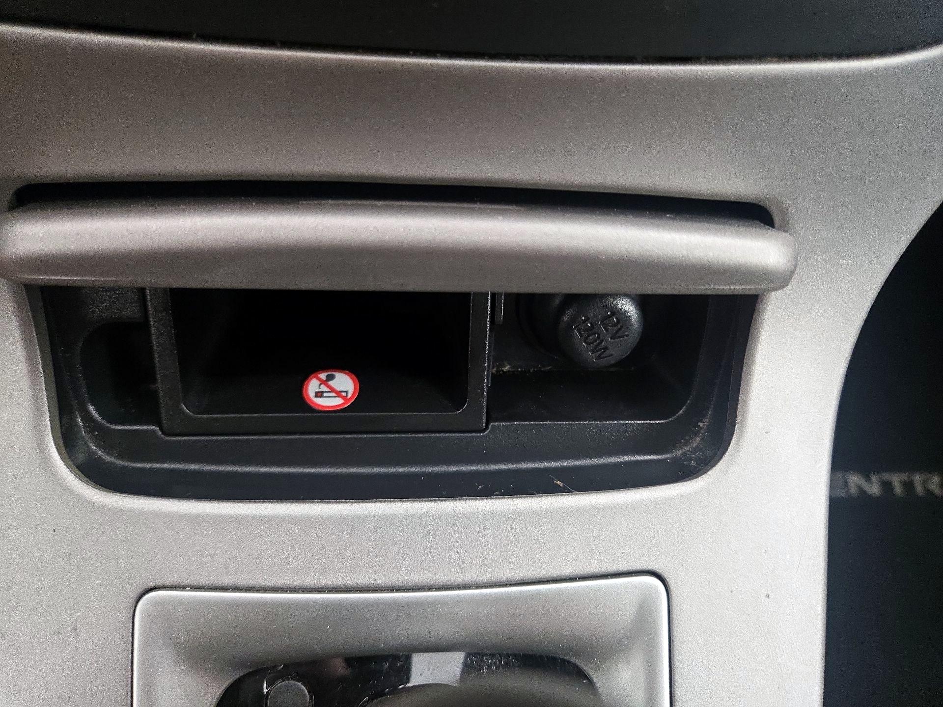 Thumbnail: 2015 Nissan Sentra - 18