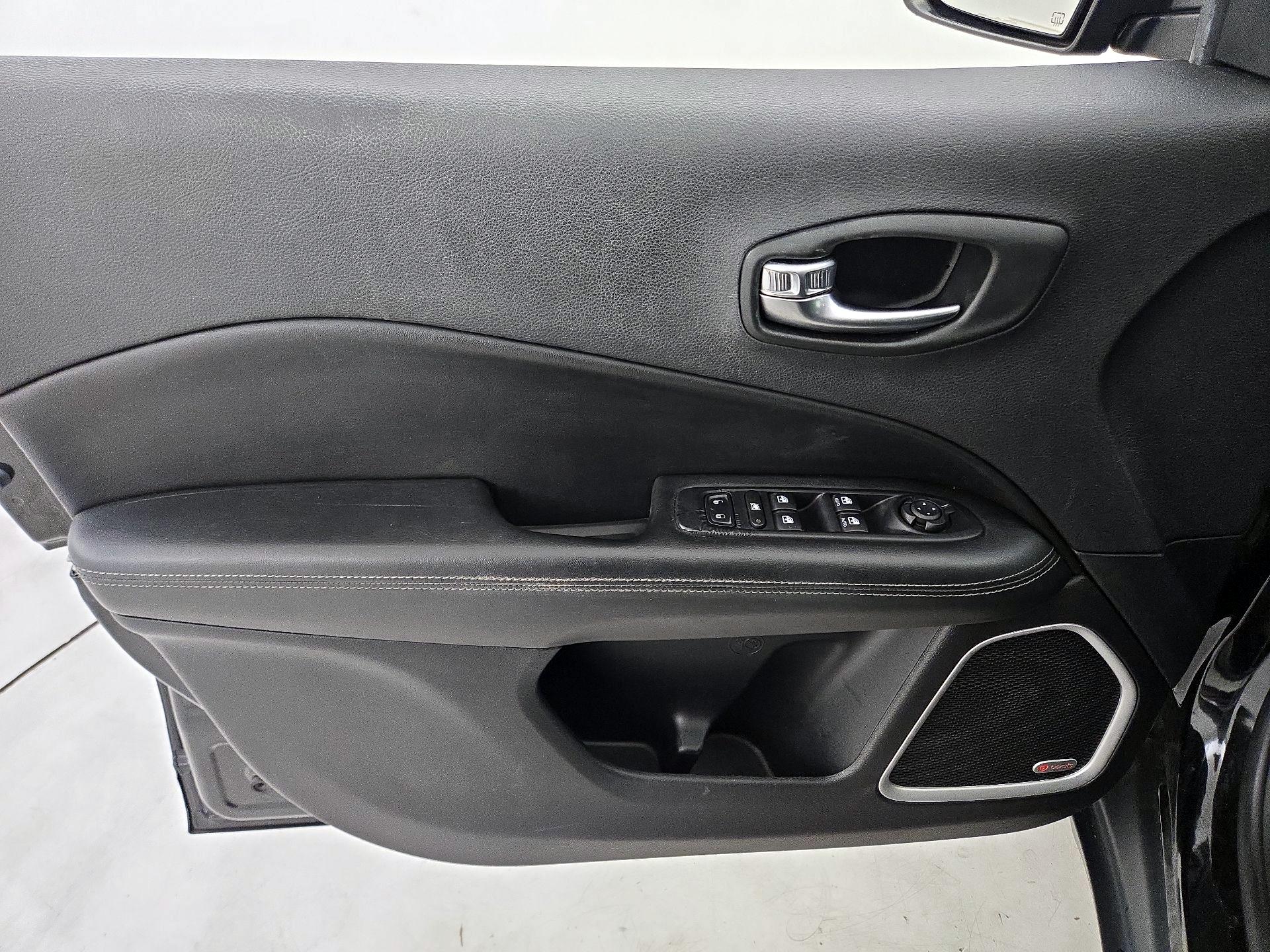 Thumbnail: 2019 Jeep Compass - 12