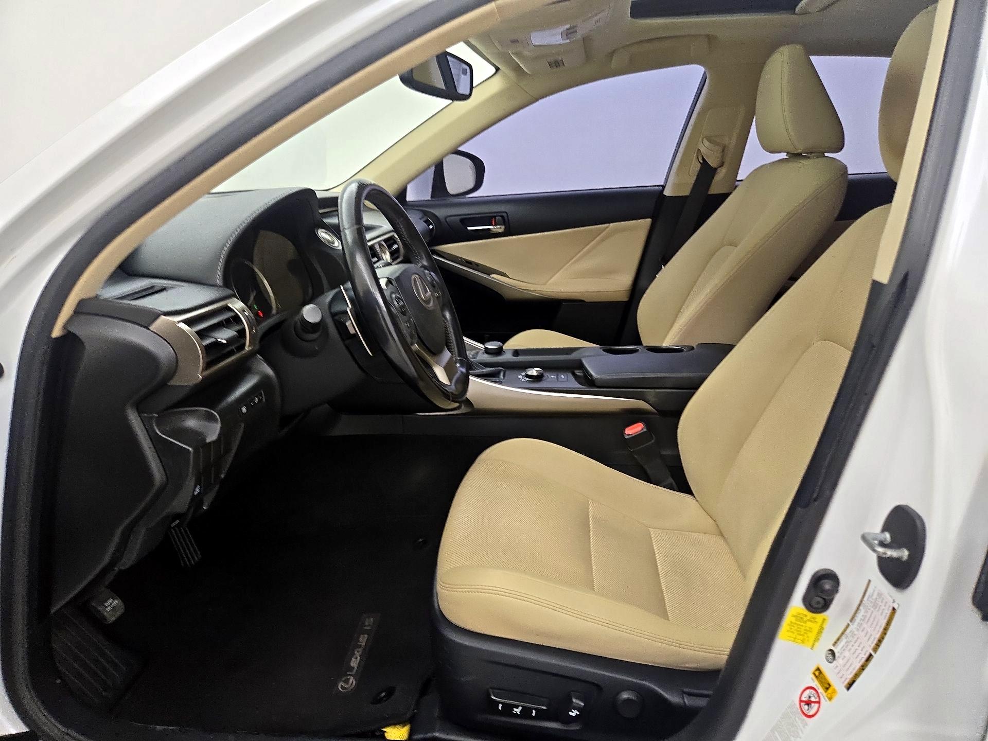 Thumbnail: 2015 Lexus IS - 11