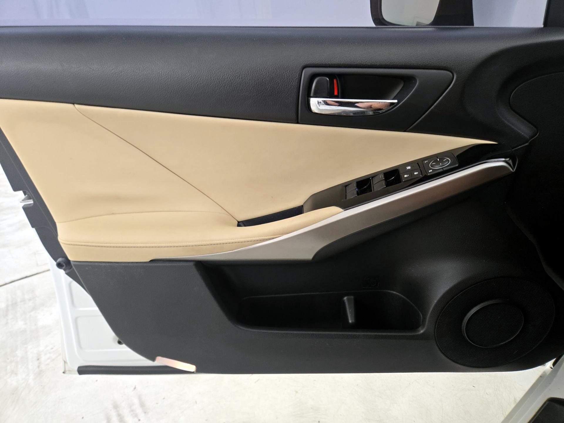 Thumbnail: 2015 Lexus IS - 12