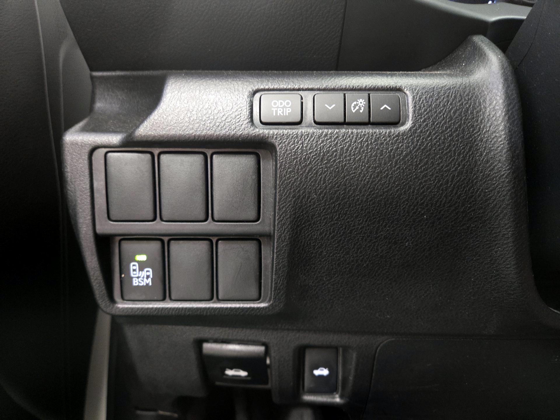 Thumbnail: 2015 Lexus IS - 13