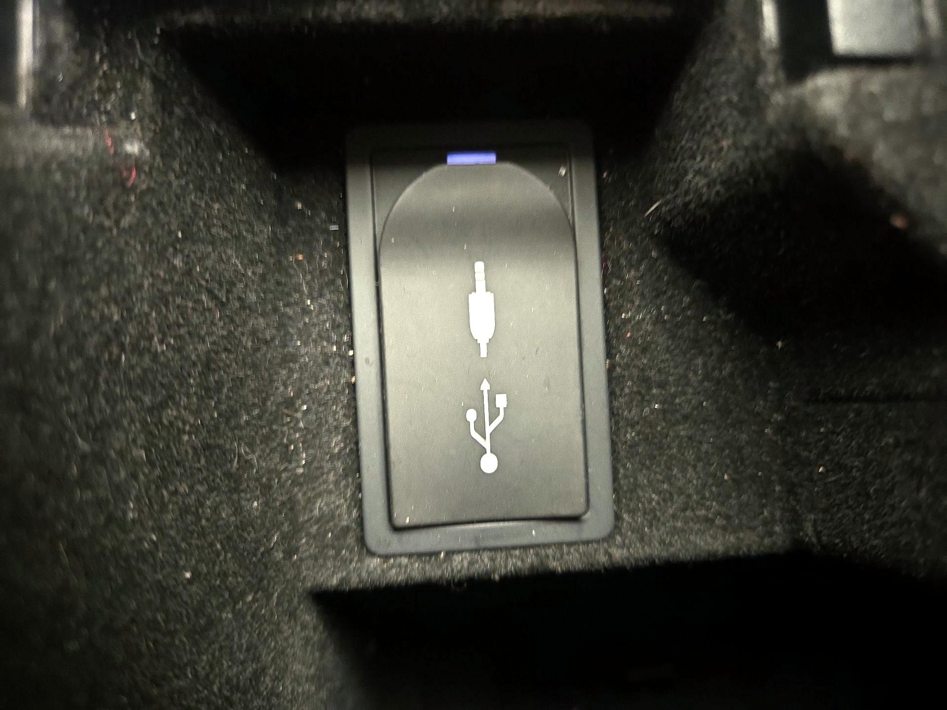 Thumbnail: 2015 Lexus IS - 18