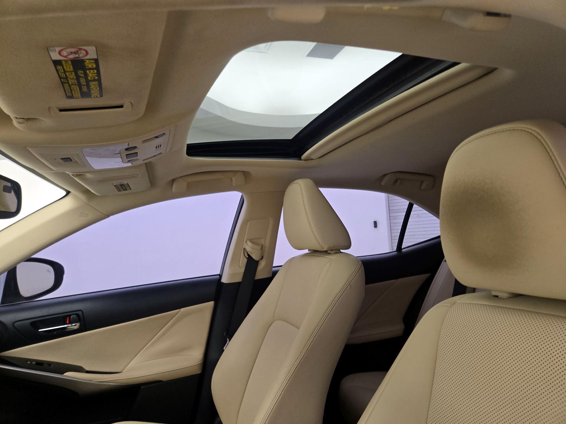 Thumbnail: 2015 Lexus IS - 19