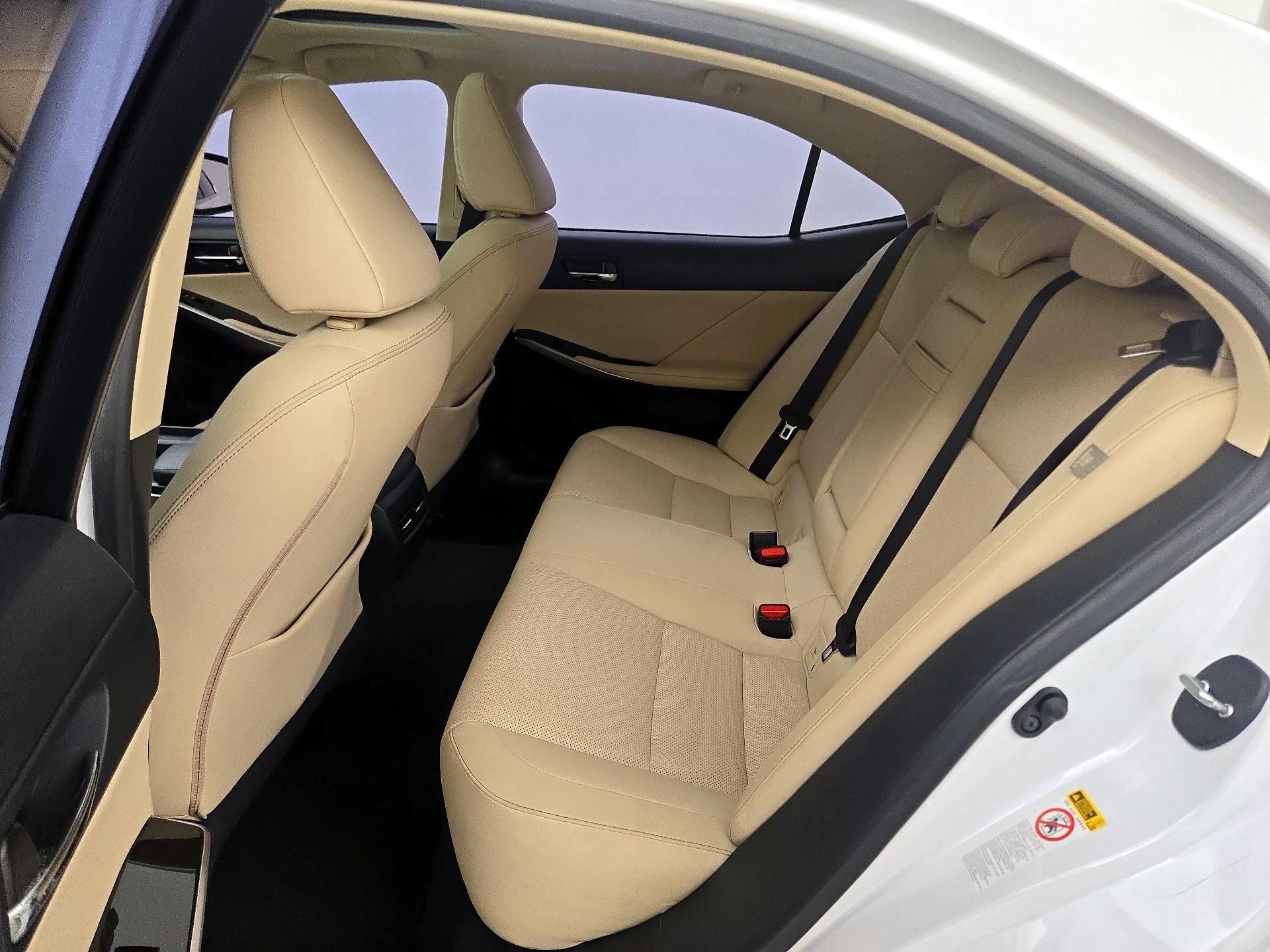 Thumbnail: 2015 Lexus IS - 20