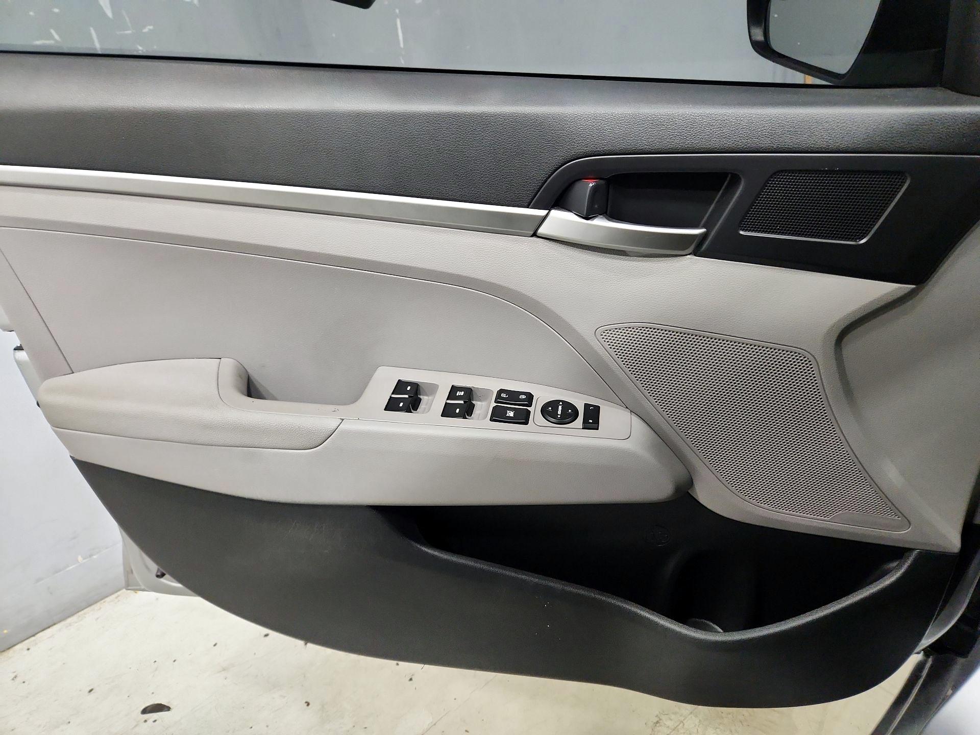 Thumbnail: 2020 Hyundai Elantra - 12