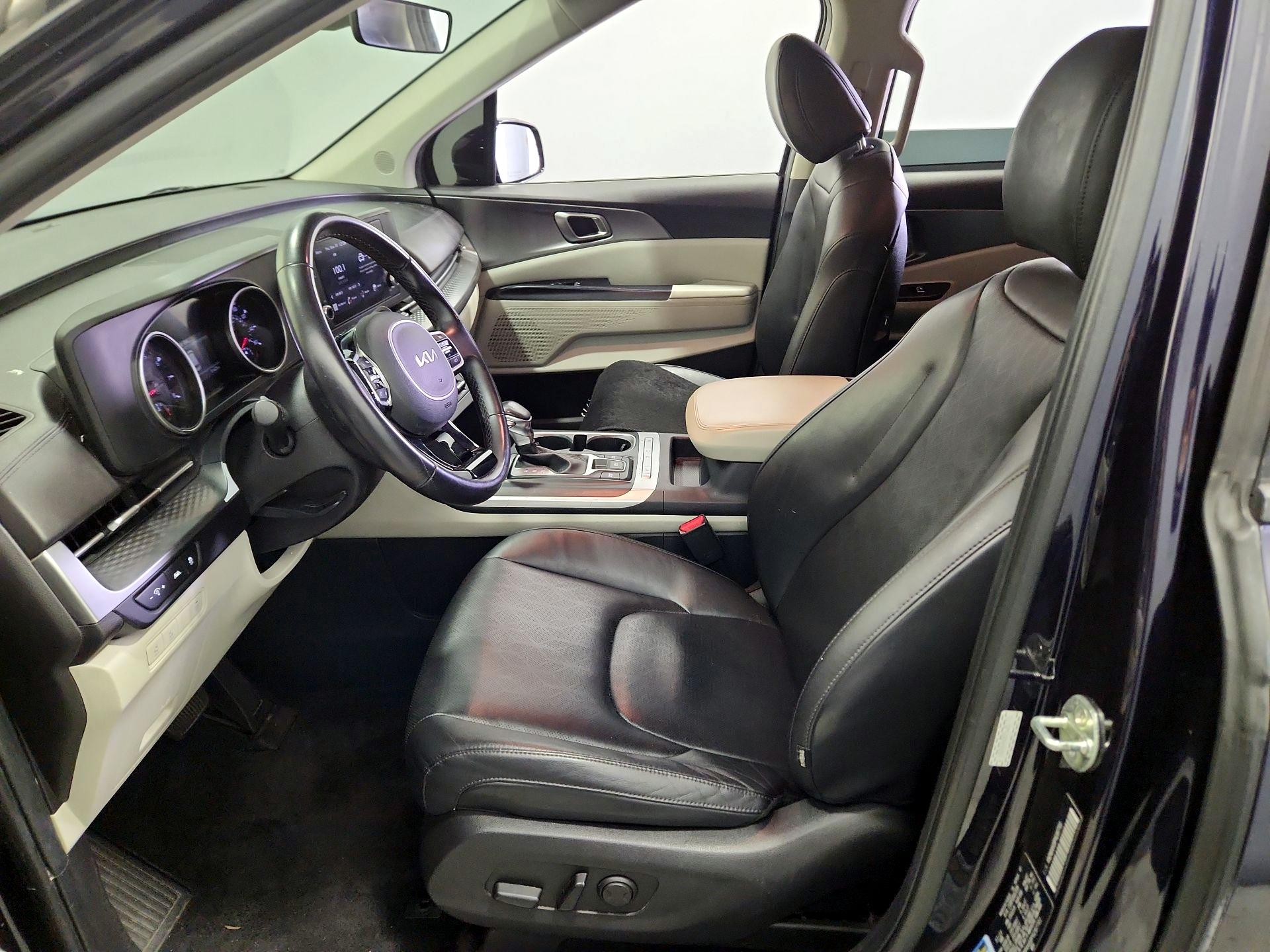 Thumbnail: 2023 Kia Carnival - 11