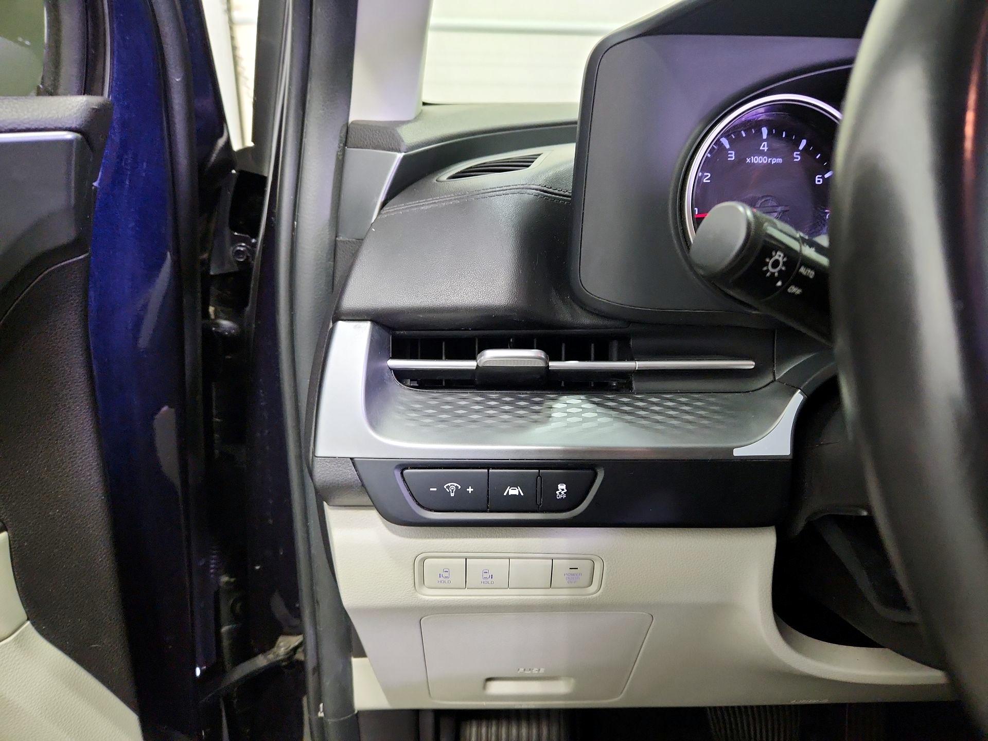 Thumbnail: 2023 Kia Carnival - 13