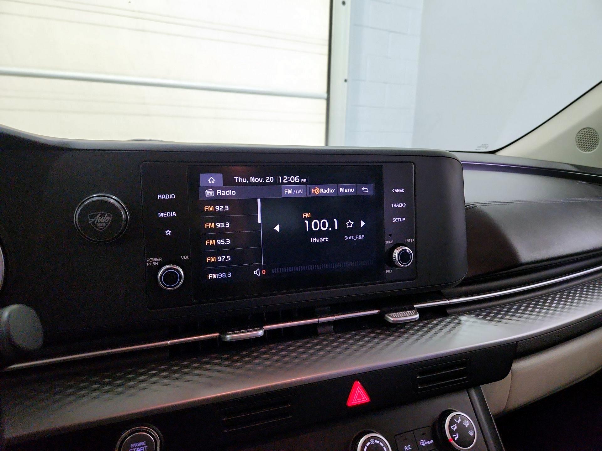 Thumbnail: 2023 Kia Carnival - 15