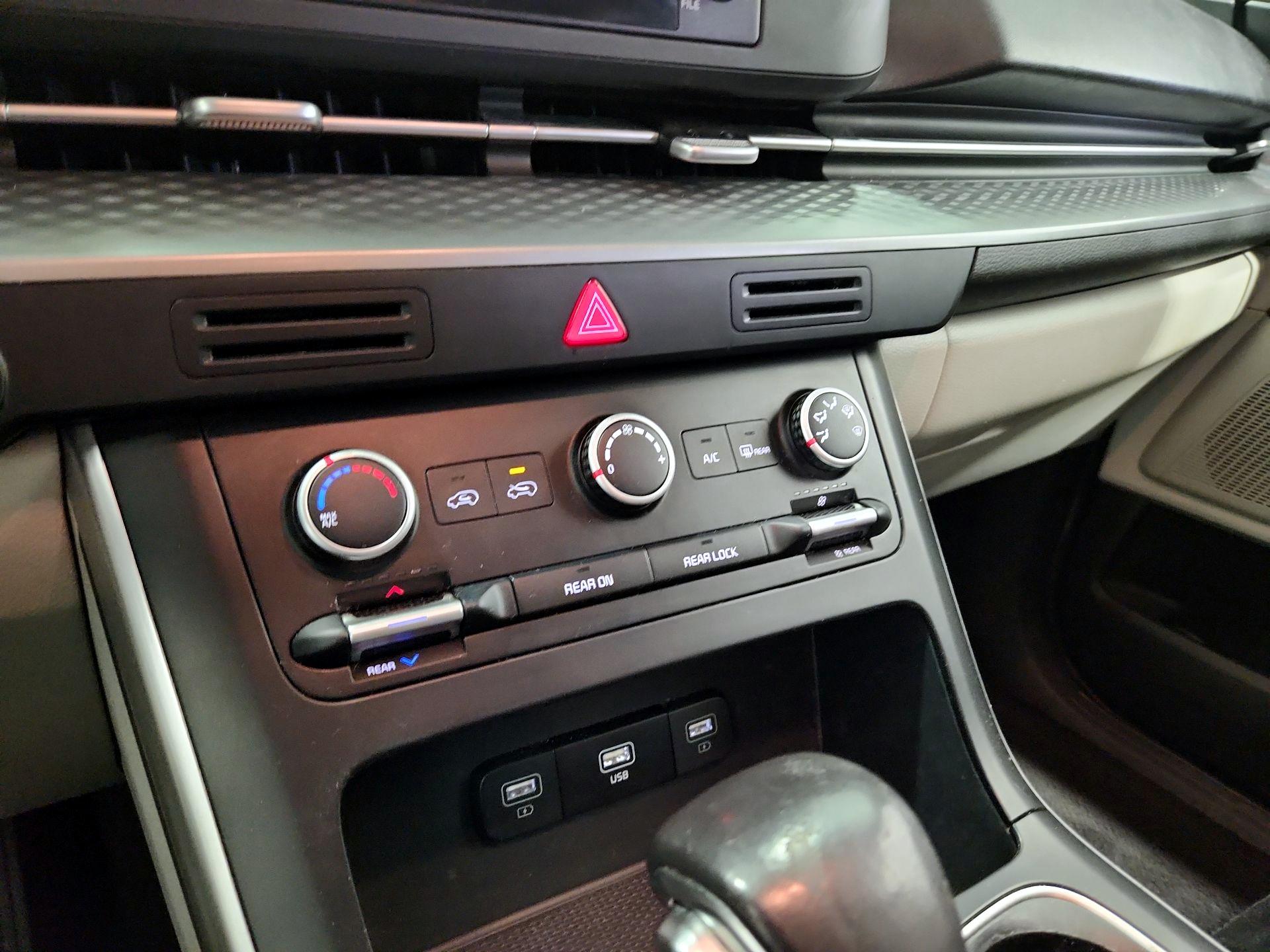 Thumbnail: 2023 Kia Carnival - 16