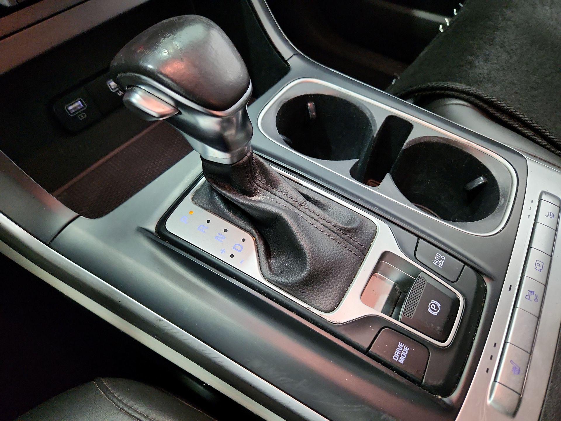 Thumbnail: 2023 Kia Carnival - 17