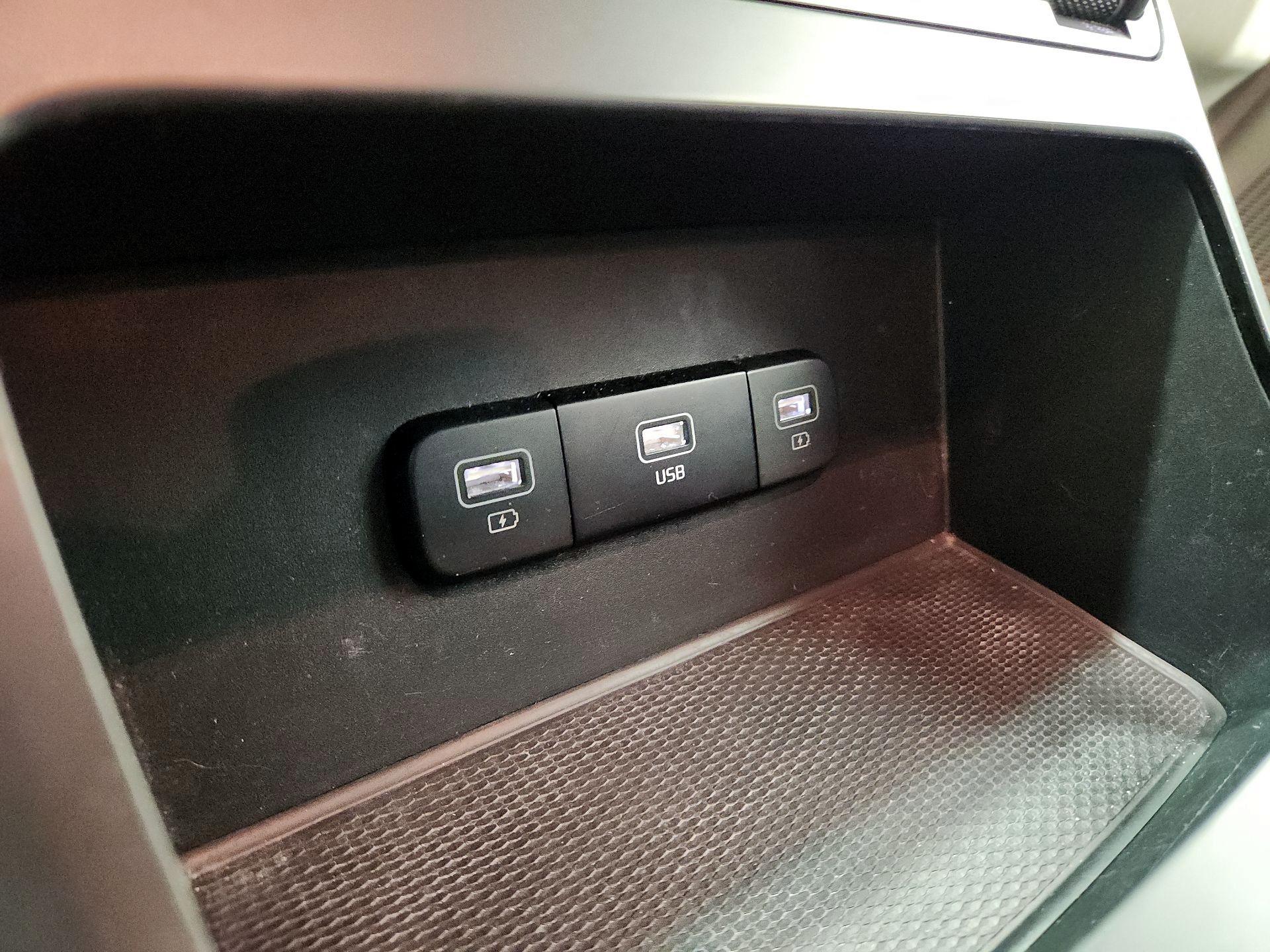 Thumbnail: 2023 Kia Carnival - 18