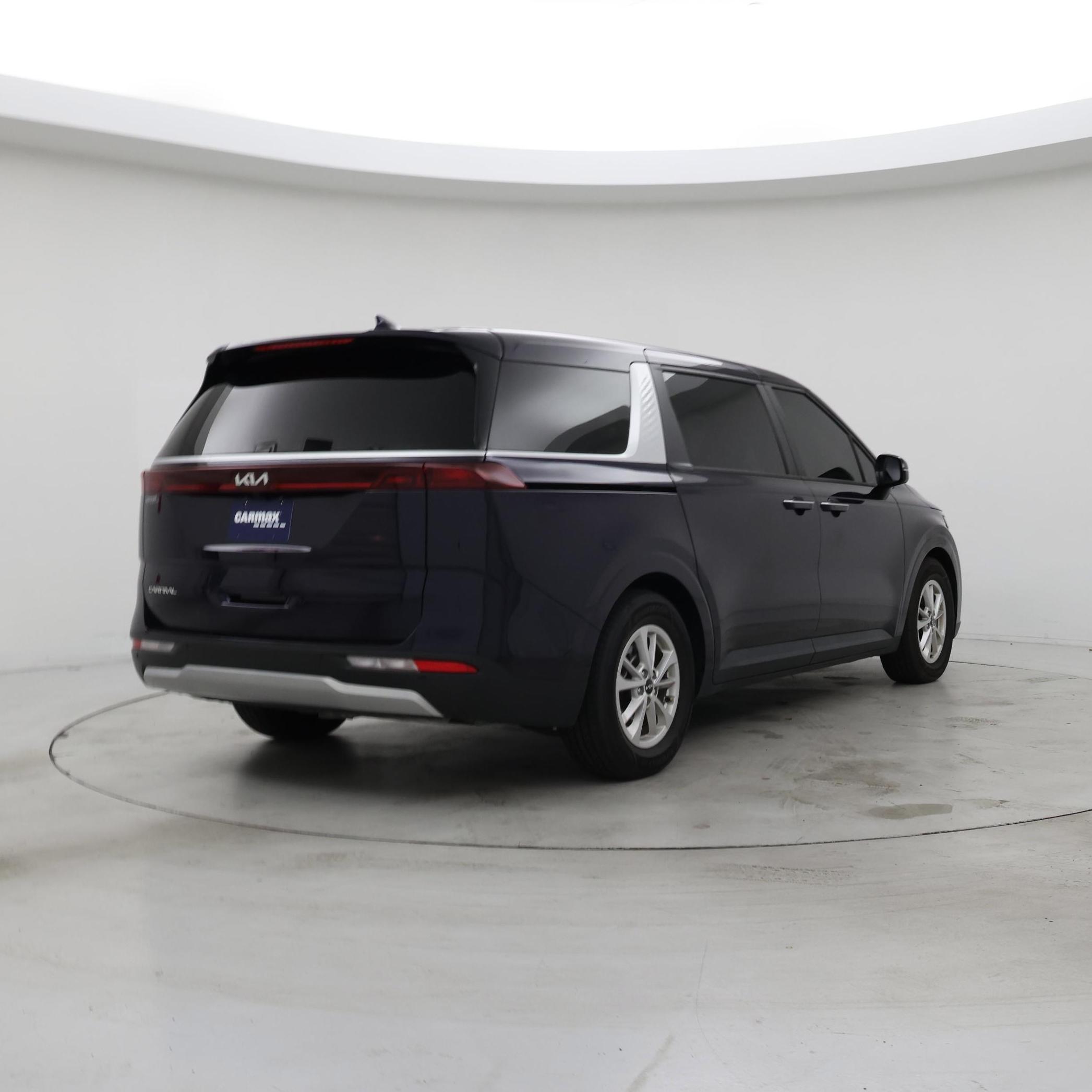 Thumbnail: 2023 Kia Carnival - 8