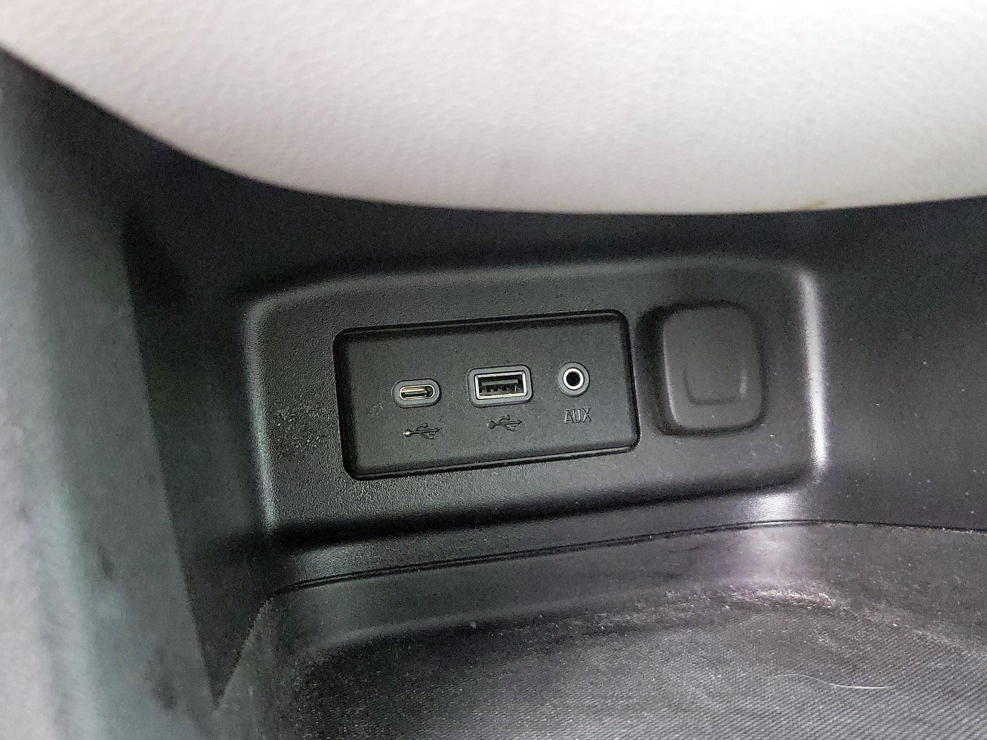 Thumbnail: 2020 Chevrolet Equinox - 18