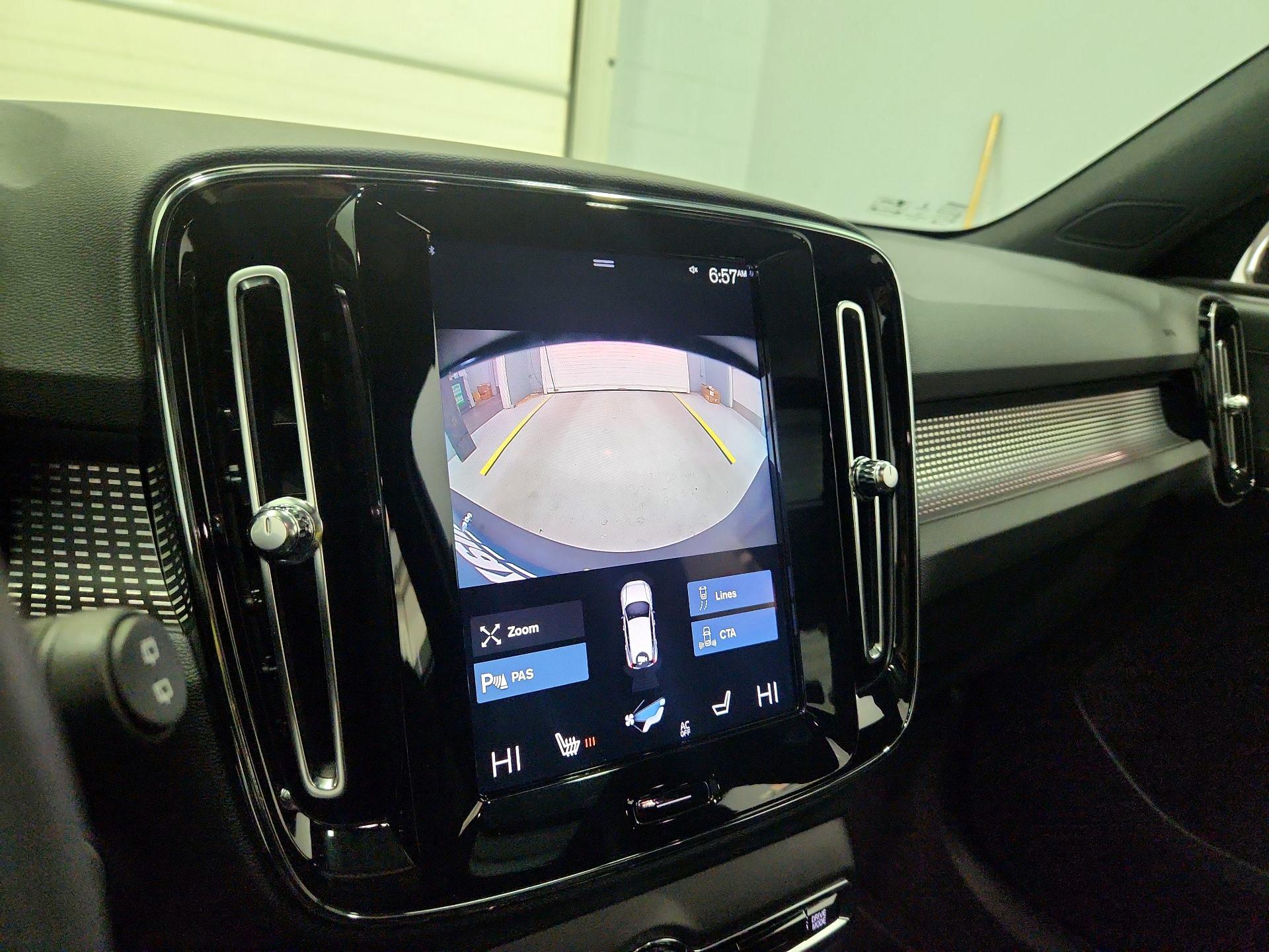 Thumbnail: 2022 Volvo XC40 - 15