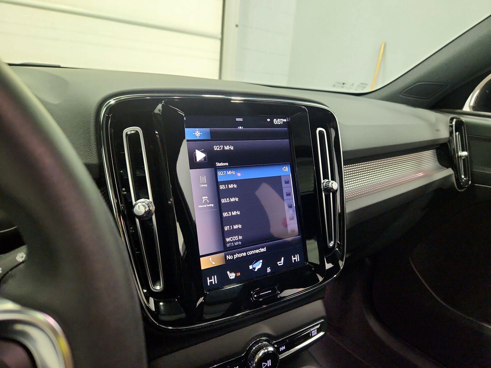 Thumbnail: 2022 Volvo XC40 - 16